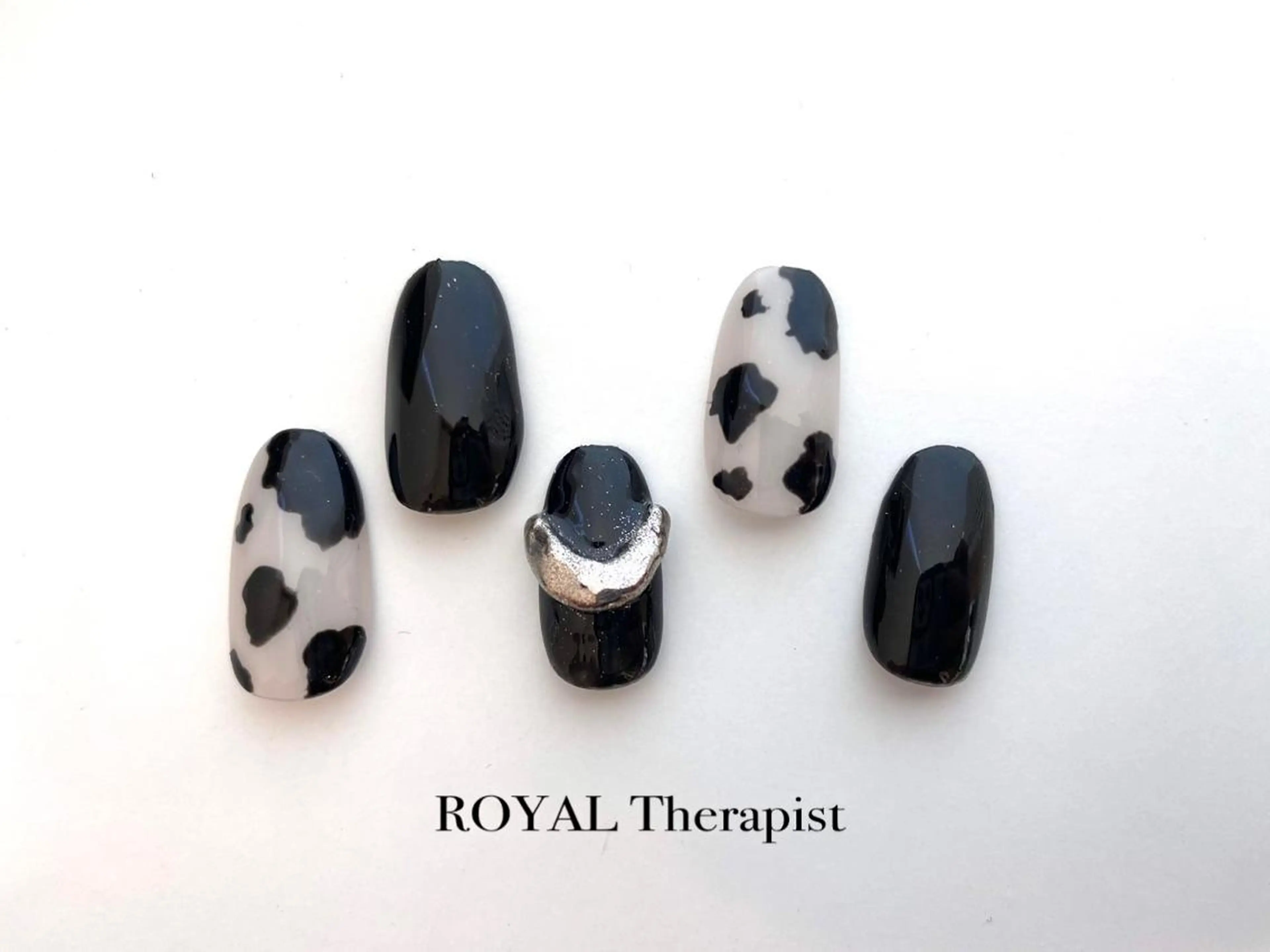 ネイル ハンドネイル 【山岡】 ロイヤル•セラピストのネイルデザイン