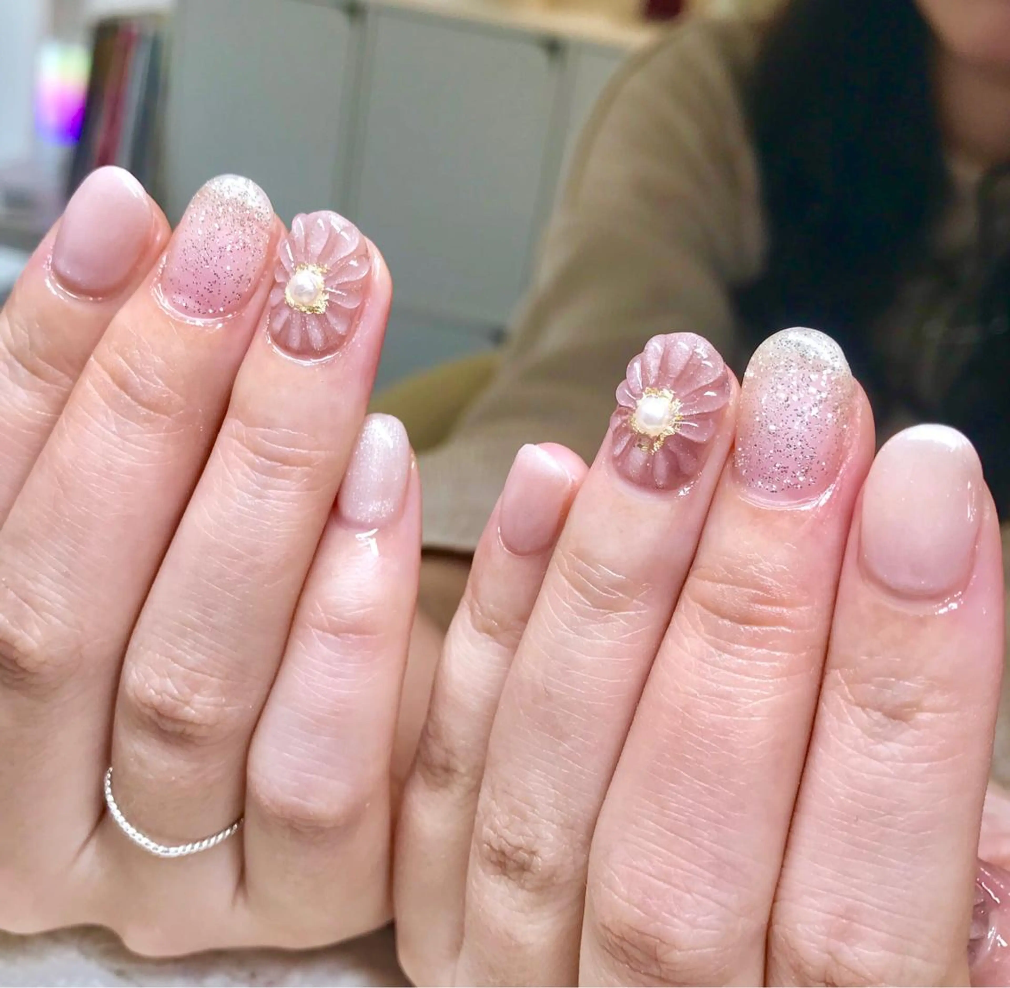 ミディアム カラー パーマ ヘアアレンジ ネイル マツエク・マツパ ベージュカラー クリアネイル フラワーネイル ハンドネイル ハンドケア nail&eye Aoのマツエク・マツパデザイン