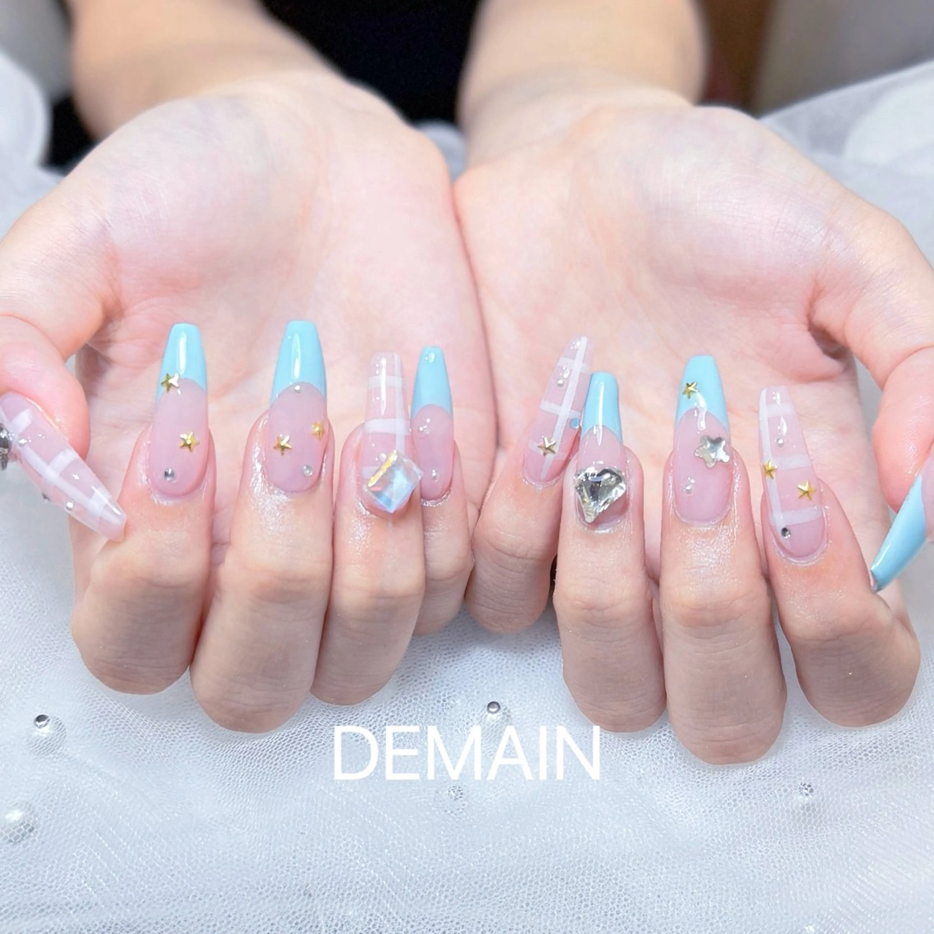 ネイル アートネイル オーロラネイル ガーリー キラキラネイル 韓国ネイル ハンドネイル DEMAIN- 🌸のネイルデザイン