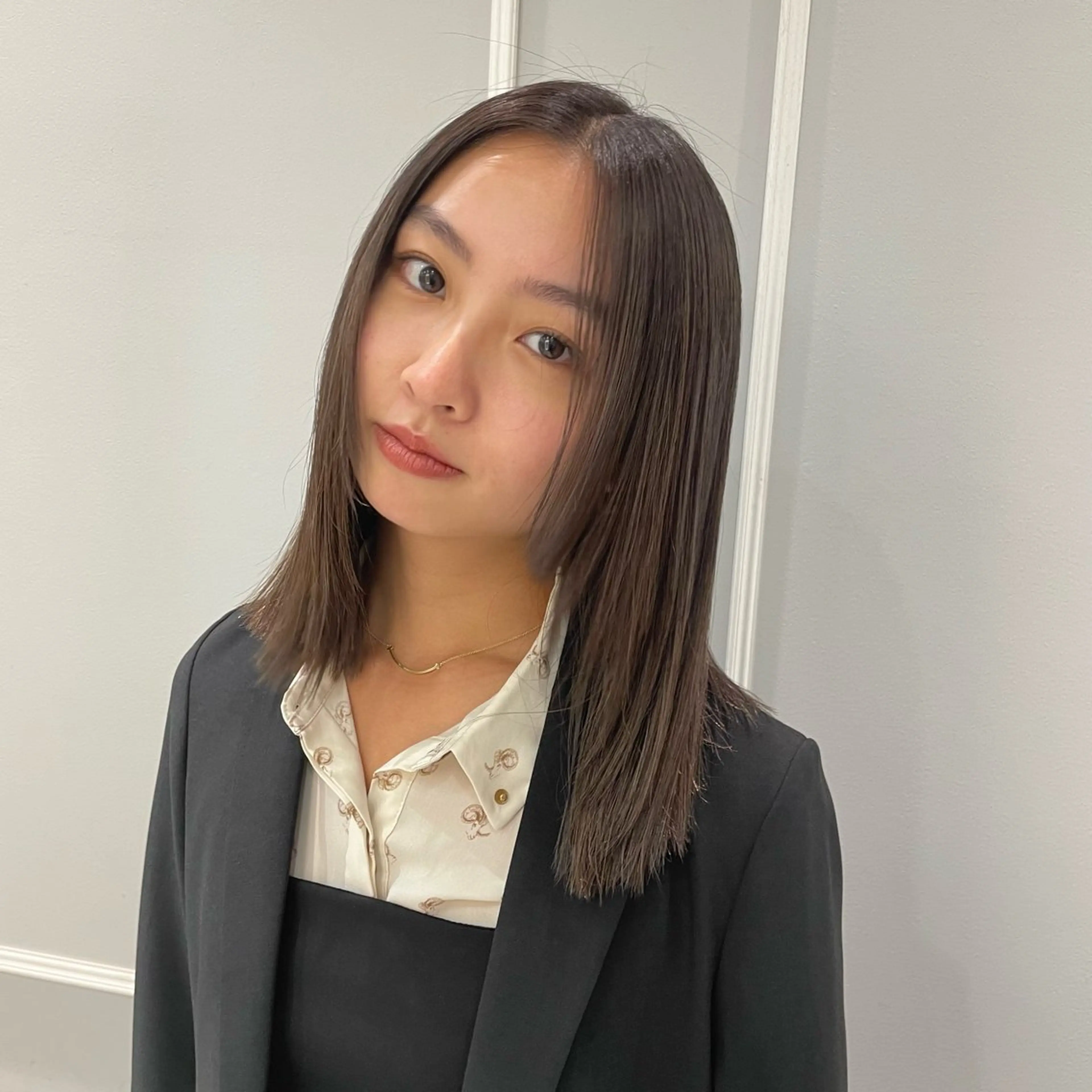 ミディアム 🩶赤み消しカラー 🐈‍⬛荻野美思🐾のヘアスタイル