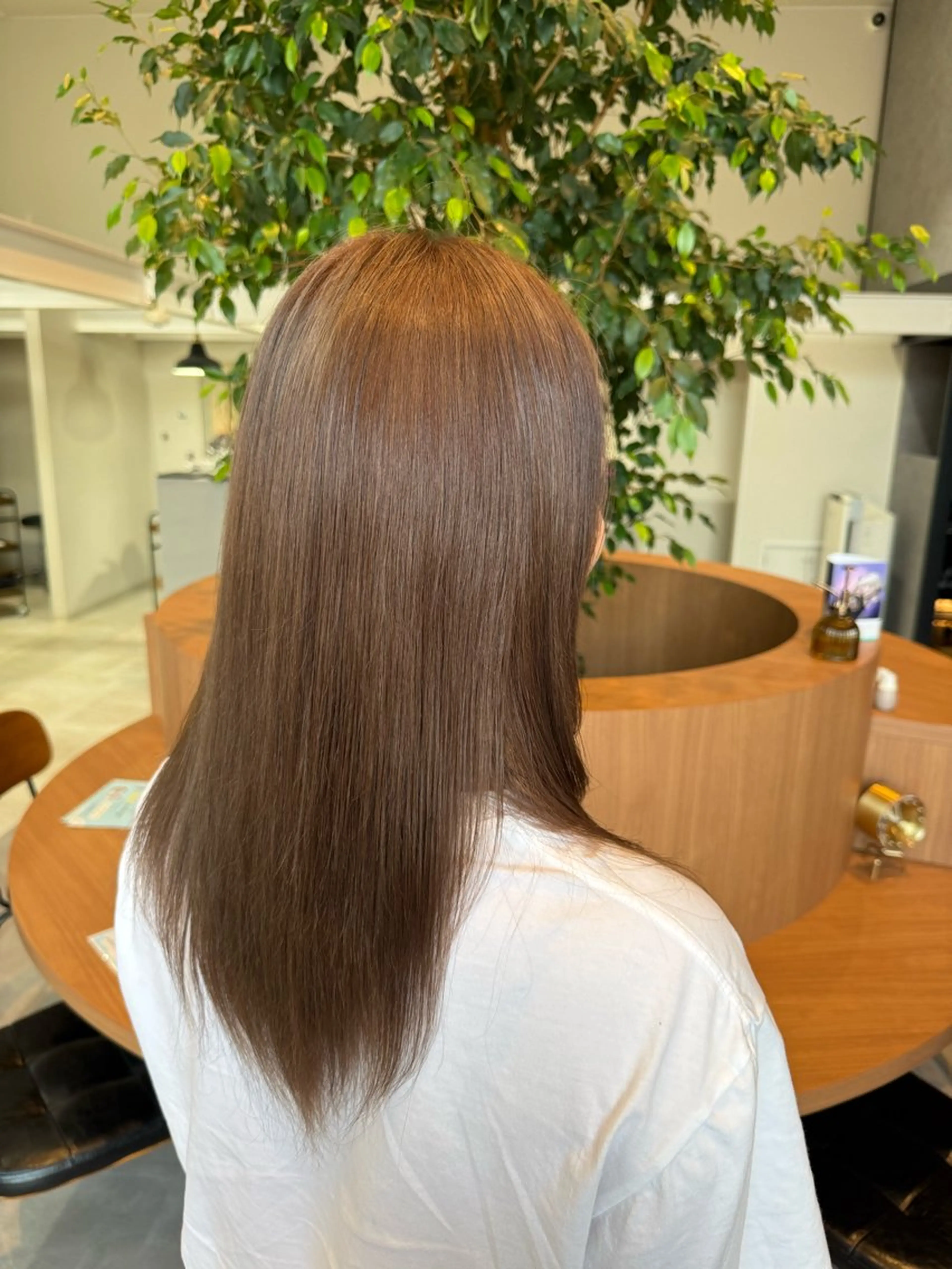 ロング カラー ベージュカラー ミルクティーベージュ ヘアカラー ayaka |トレンドヘアのヘアスタイル