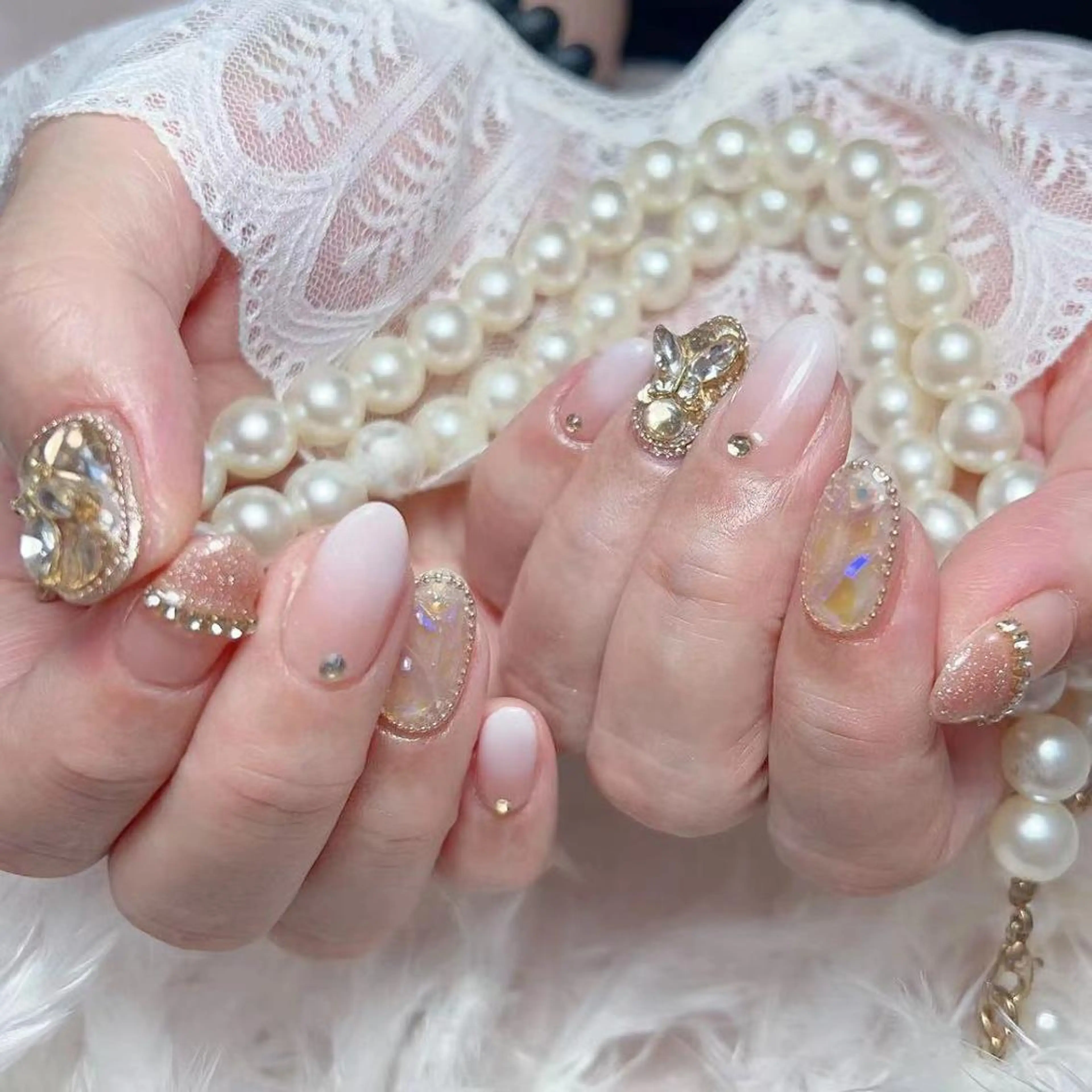 ネイル アートネイル オーロラネイル ガーリー キラキラネイル 韓国ネイル ハンドネイル ハンドケア Diamond 🚢のネイルデザイン