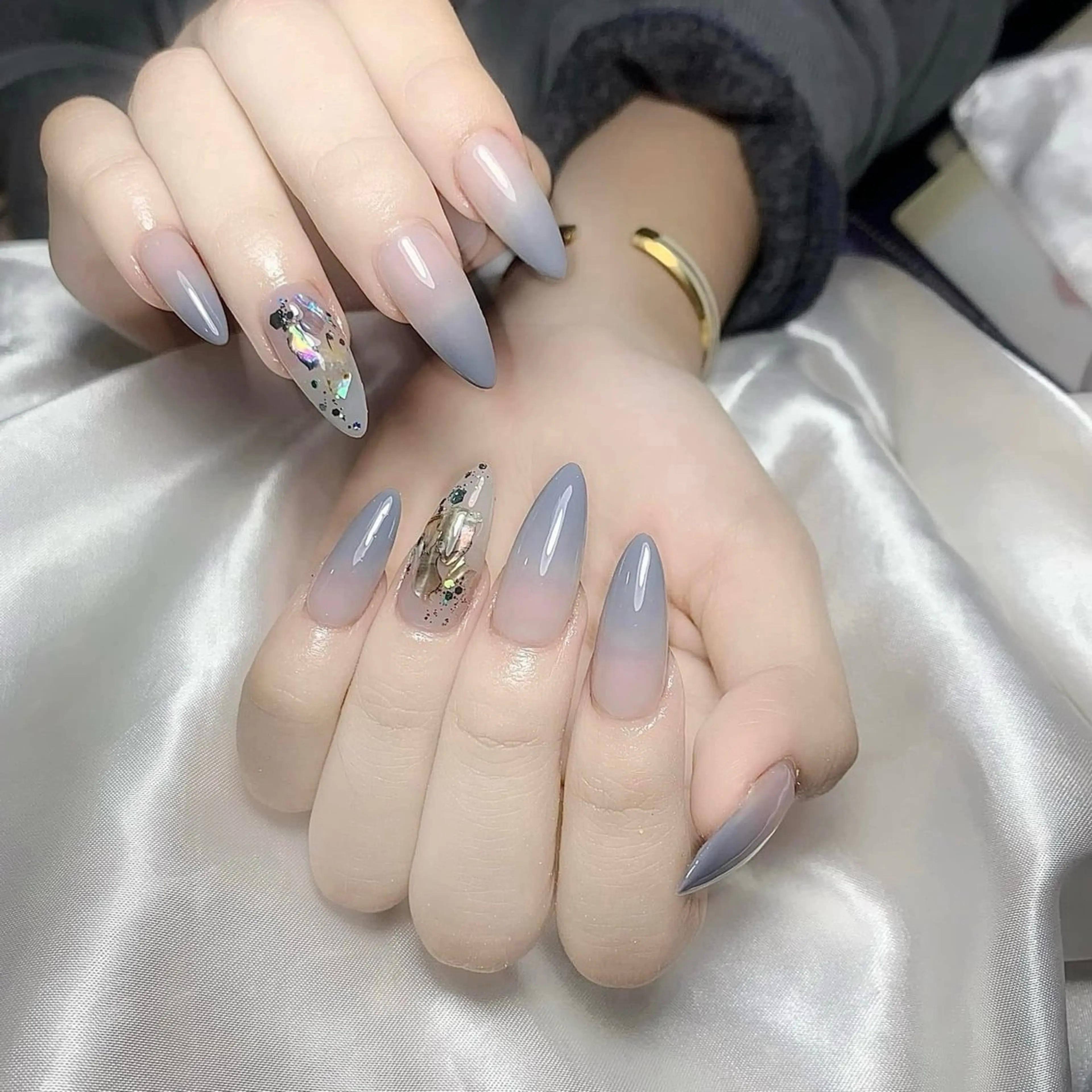 ネイル オーロラネイル ブルー チークネイル フットネイル フレンチネイル 西野 カナのネイルデザイン