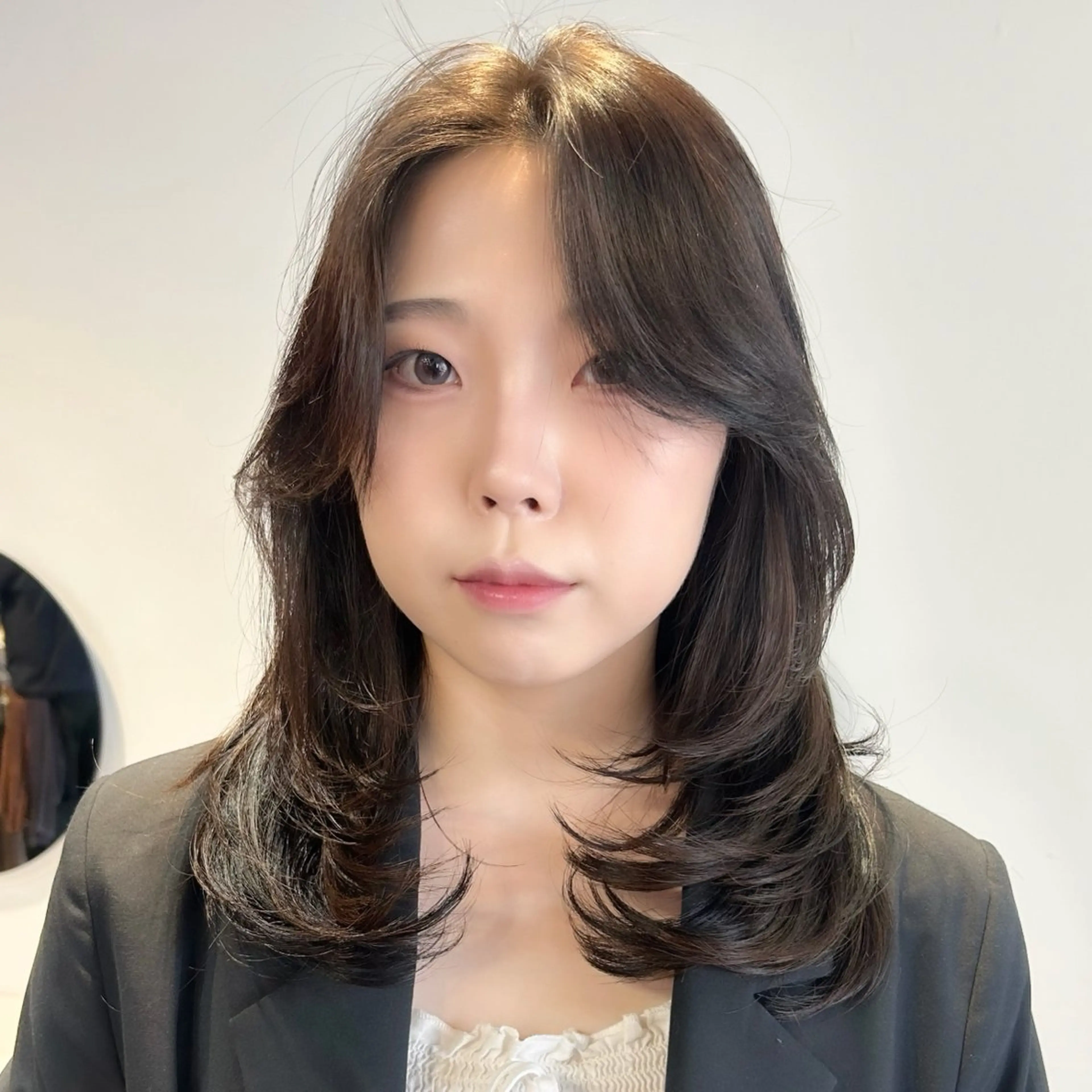 ミディアム カラー 黒髪 ブルーカラー ブルーブラック ダークグレー グレージュ 韓国ヘア×髪質 改善🇰🇷シオリのヘアスタイル