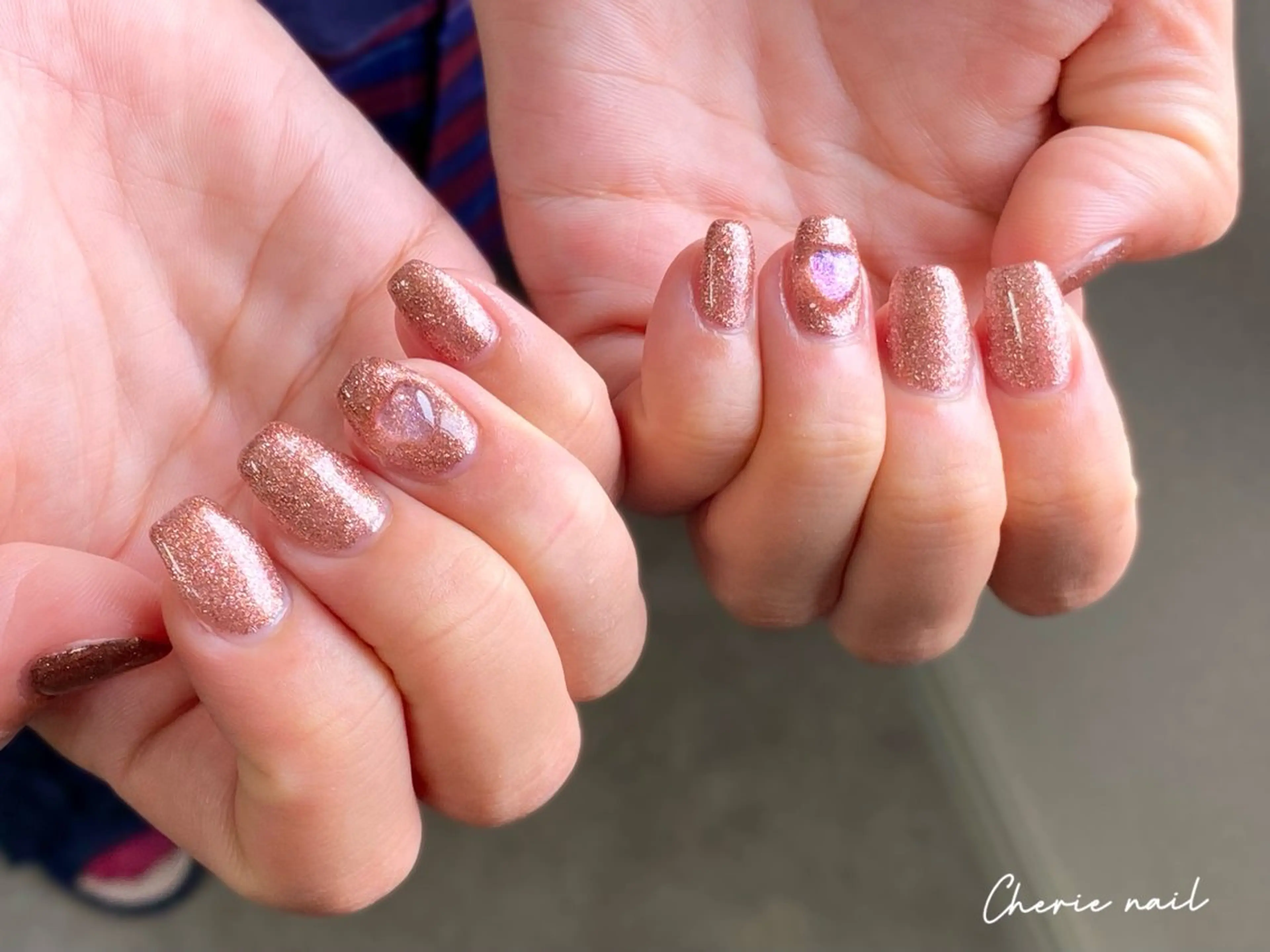 ネイル ブラウン フラッシュネイル ジェルネイル ハート ラメ(グリッター) ハンドネイル Cherienail yunaのネイルデザイン