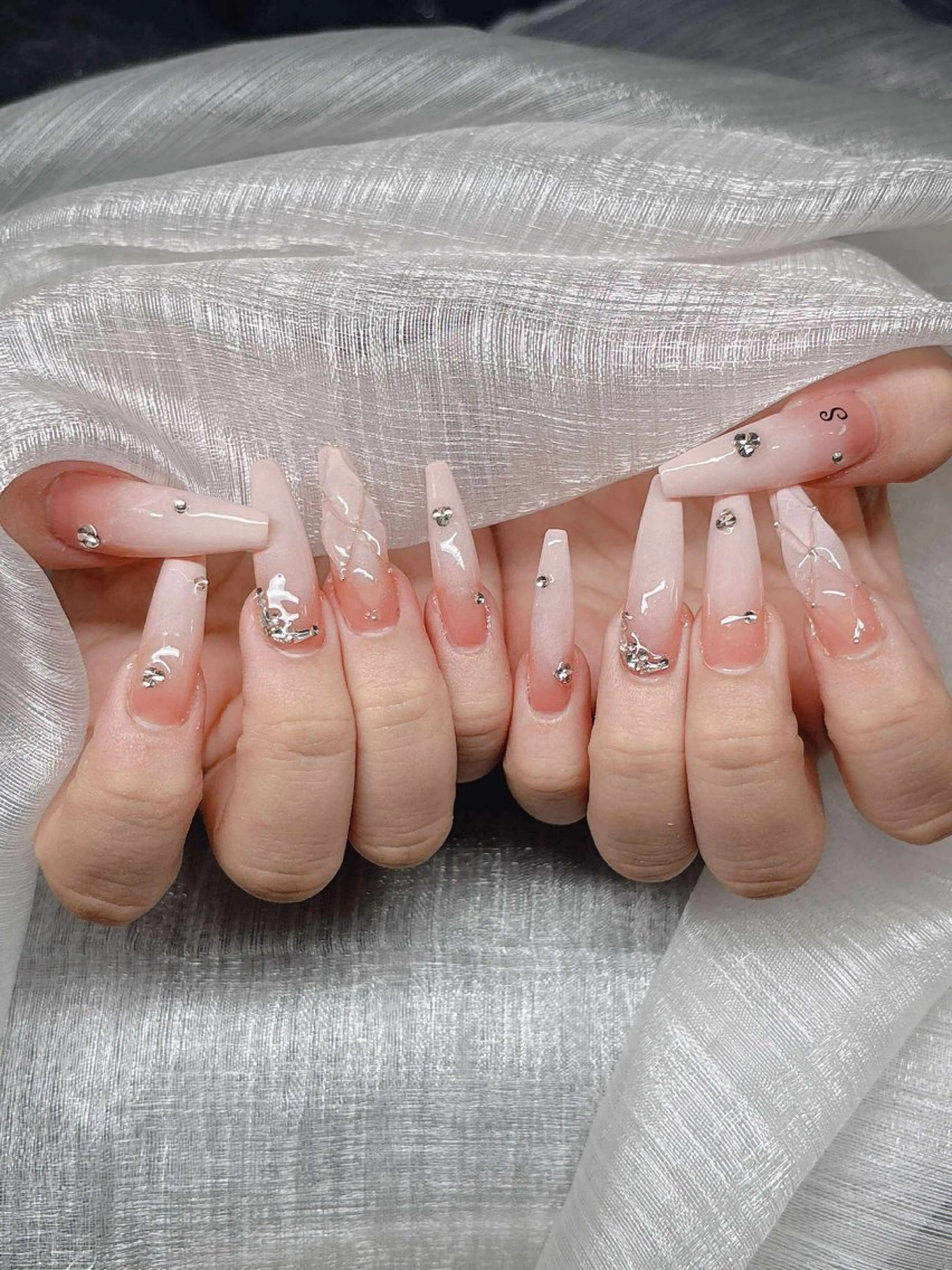 ネイル 長さ出し グラデーション 卒業式 キラキラネイル マグネットネイル ハンドネイル Lee Nailsのネイルデザイン