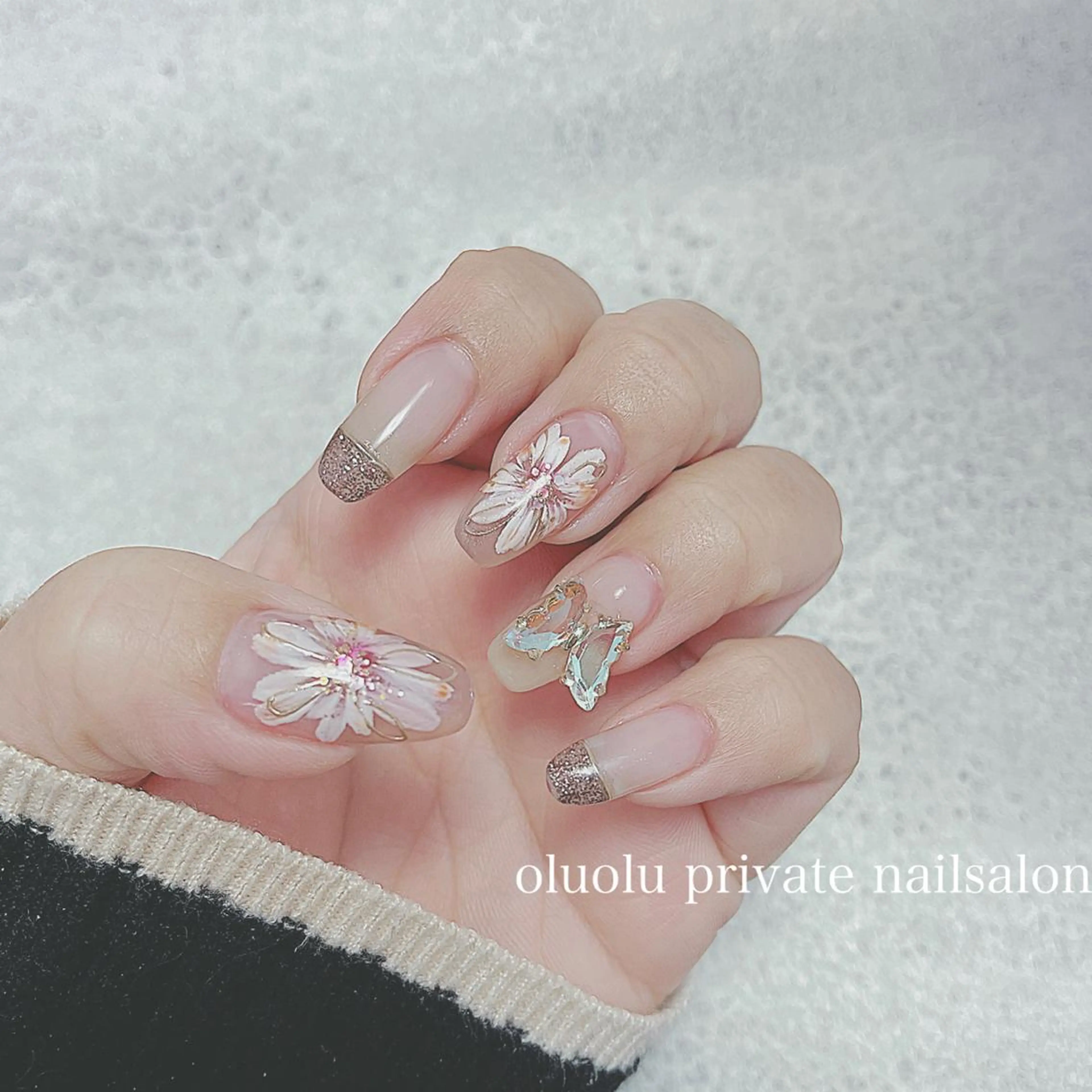 ネイル アートネイル フラワーネイル フットネイル ラメ(グリッター) ニュアンスネイル ハンドネイル 大村 紬華のネイルデザイン