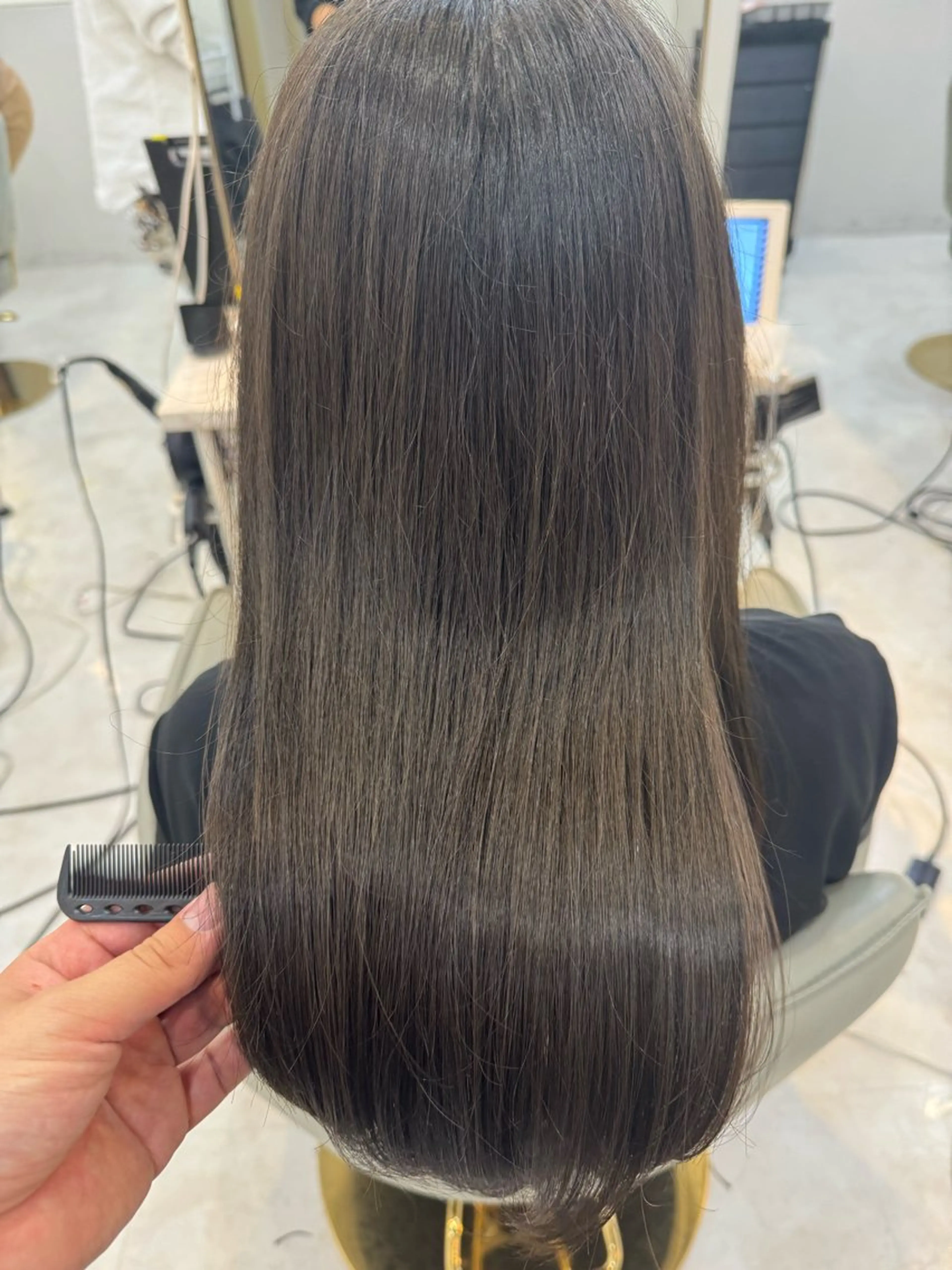 セミロング ヘアカラー トリートメント レイヤーカット 中屋光貴のヘアスタイル