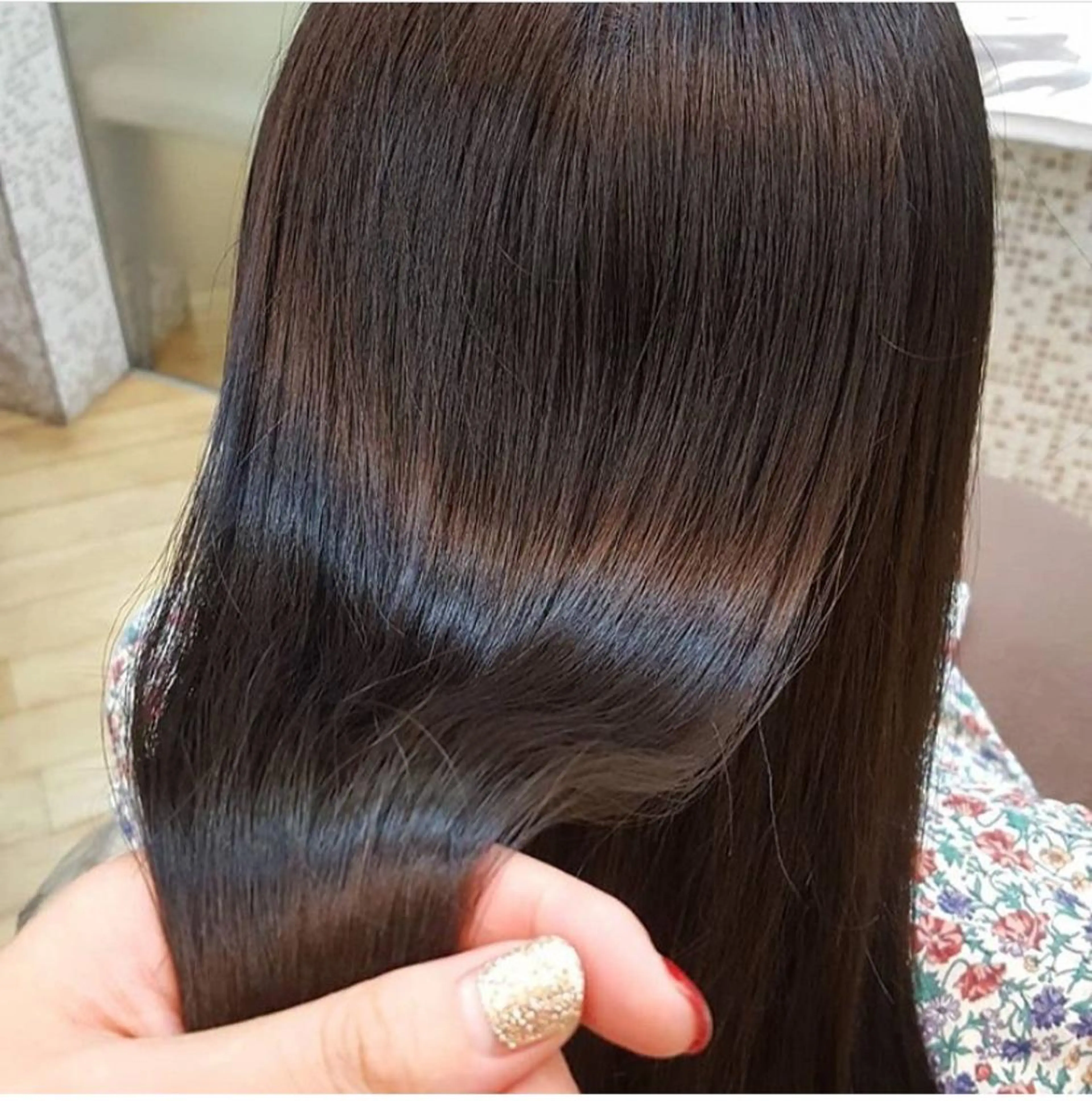 ロング 秋葉原オタク向け美容室OFF-KAi!!所属・渡部凌我 小顔ウルフ ハイトーンカラーのヘアスタイル