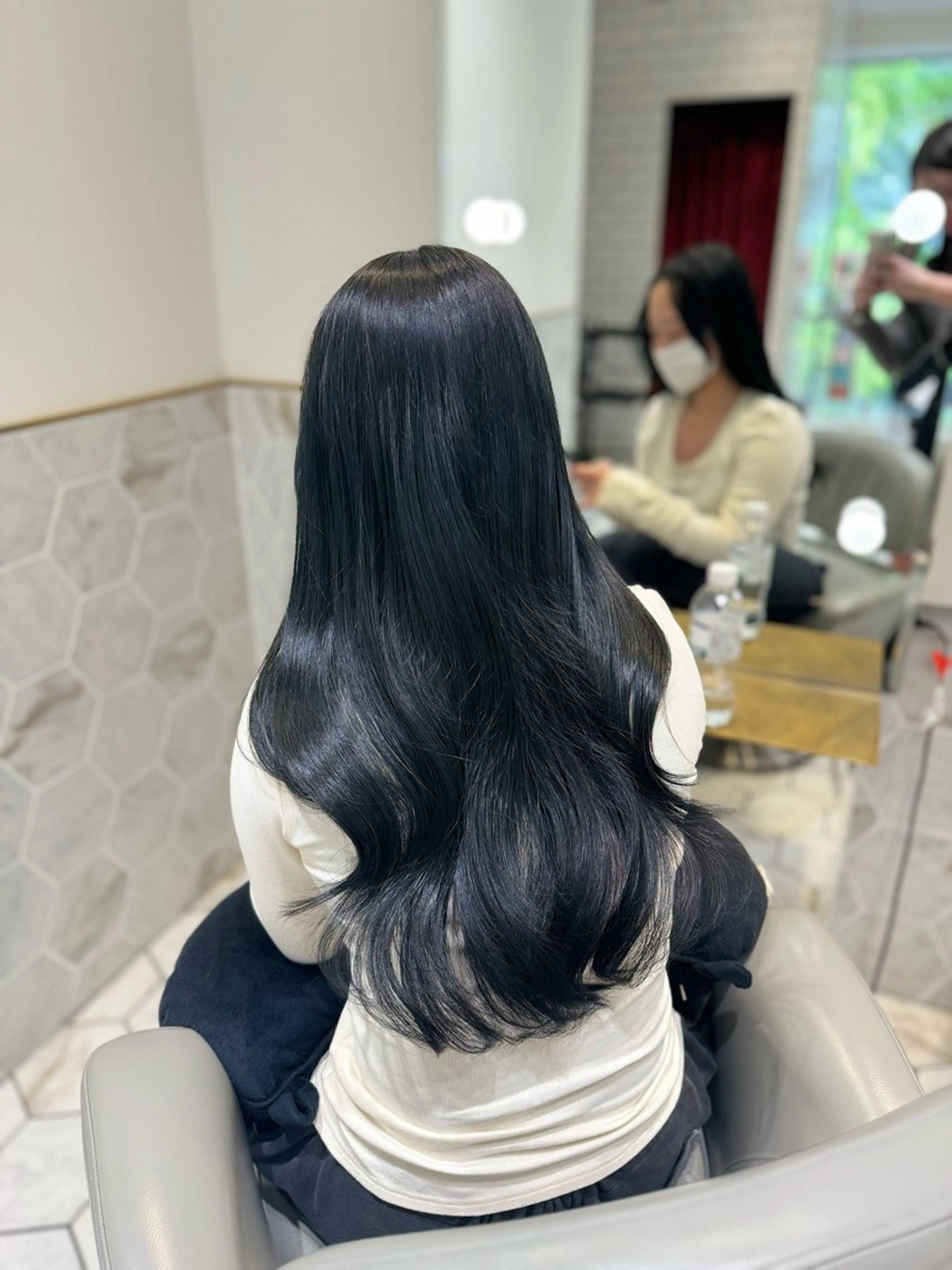 ロング カラー 黒髪 ブルーカラー ブルーブラック ヘアカラー costes 今井芽依のヘアスタイル