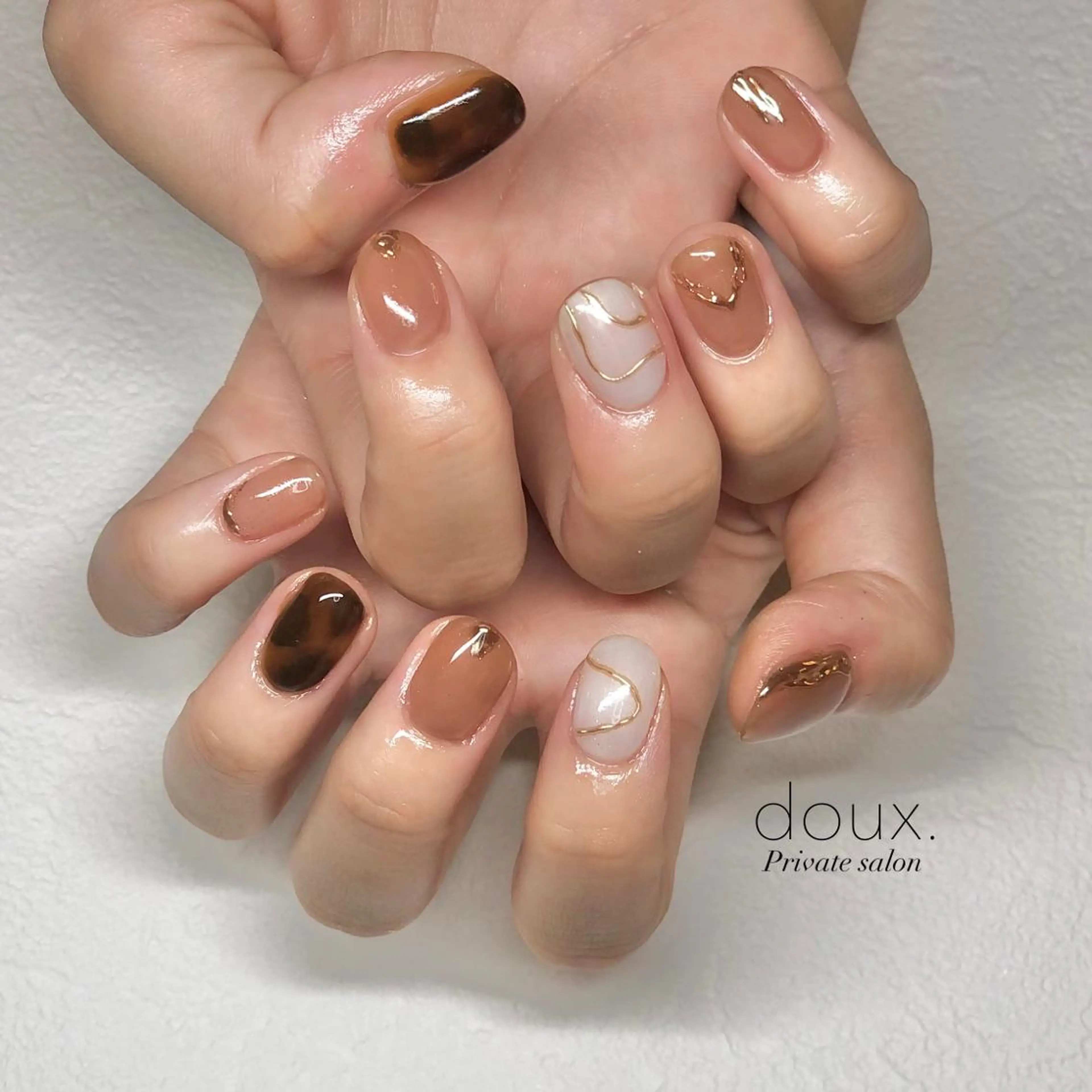 ネイル べっ甲ネイル ニュアンスネイル doux. nailのネイルデザイン