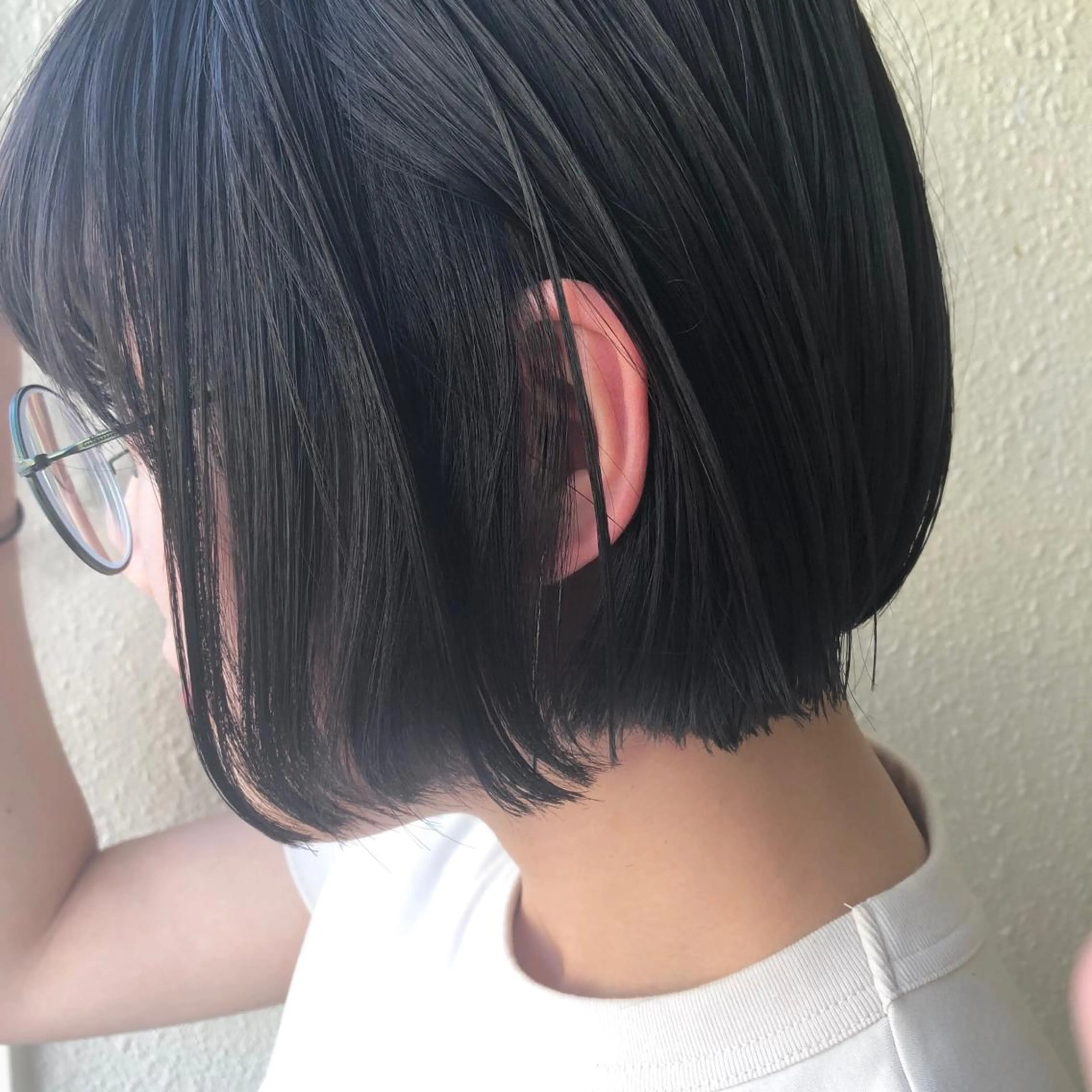 ショート カラー ネイビーカラー iLi所属・iLi 《イリ》のヘアスタイル