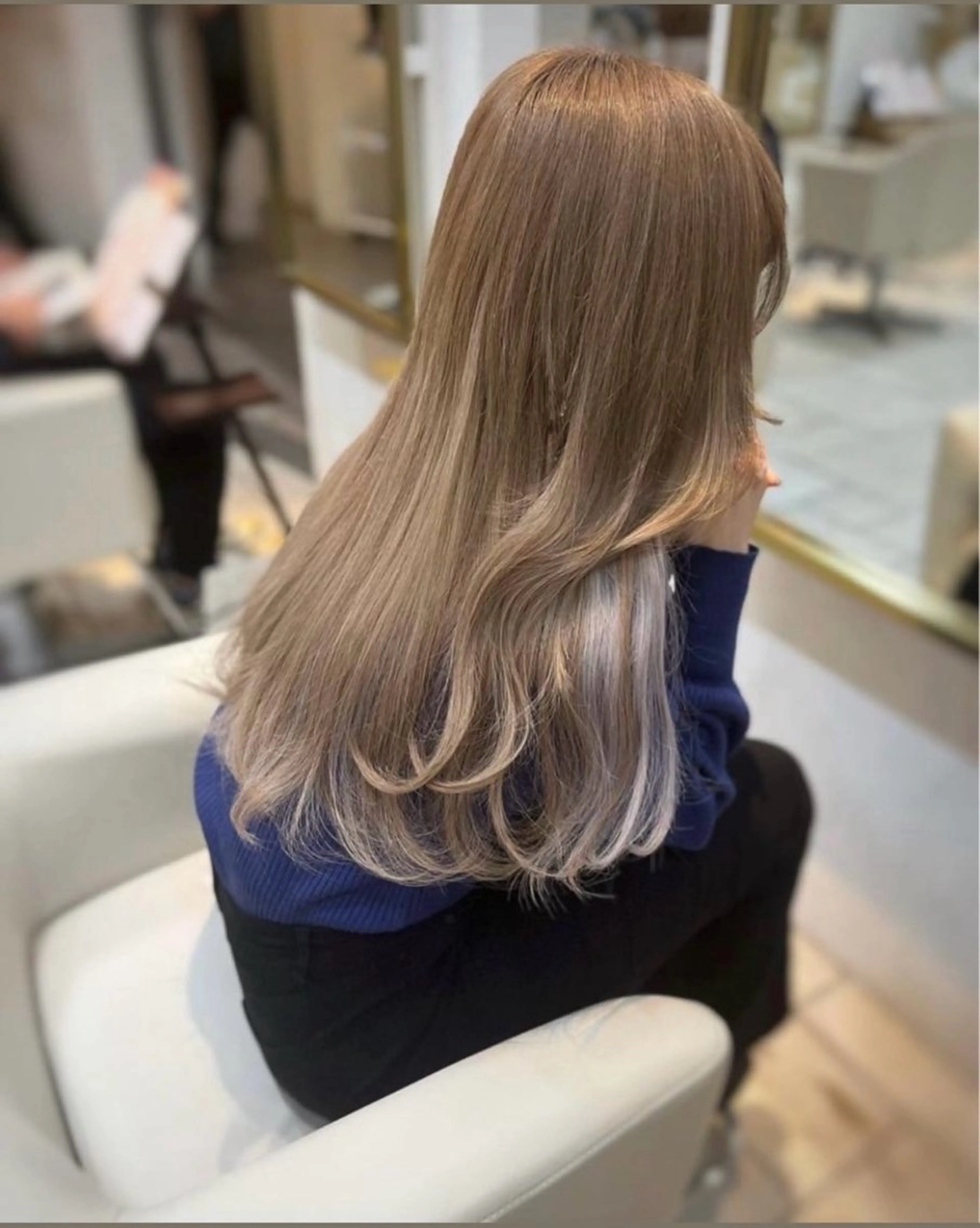 ロング カラー 里見 愛梨のヘアスタイル