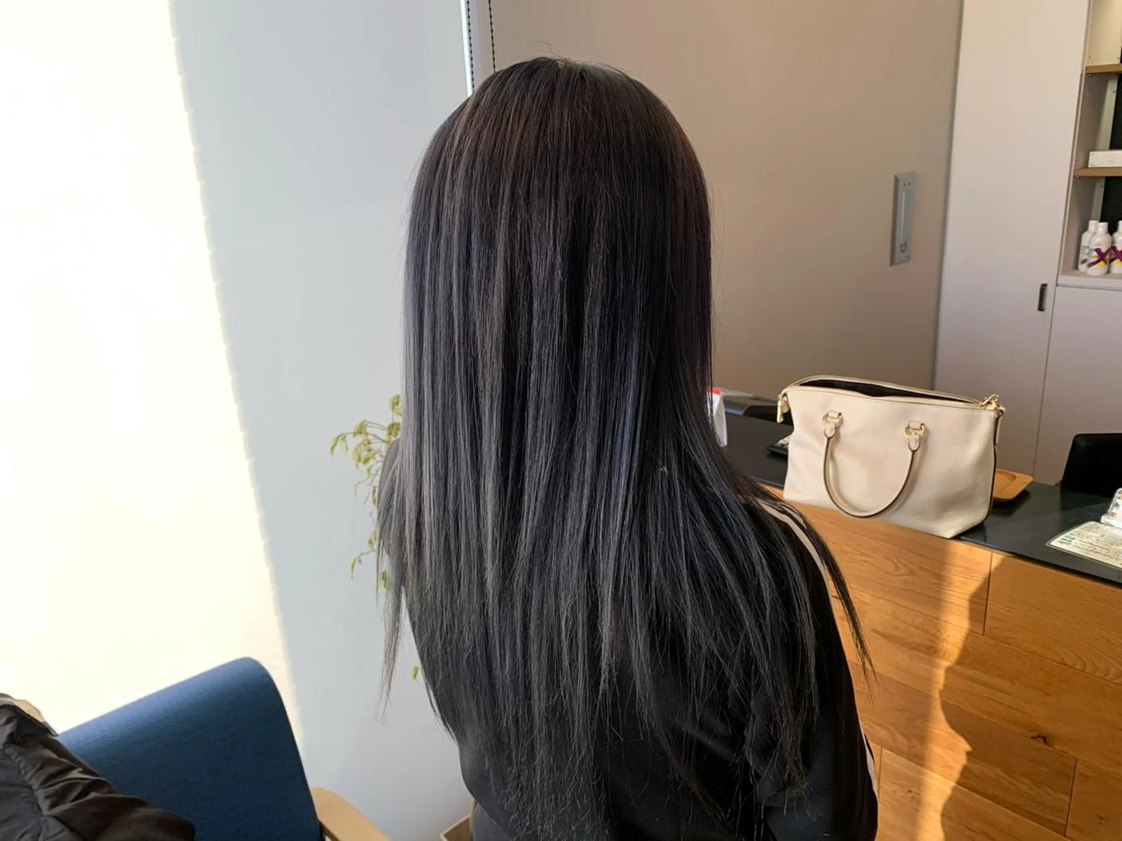 ロング カラー ブルーカラー ブルーグレー ブルーグレージュ グレージュ ツキダテ ユイのヘアスタイル