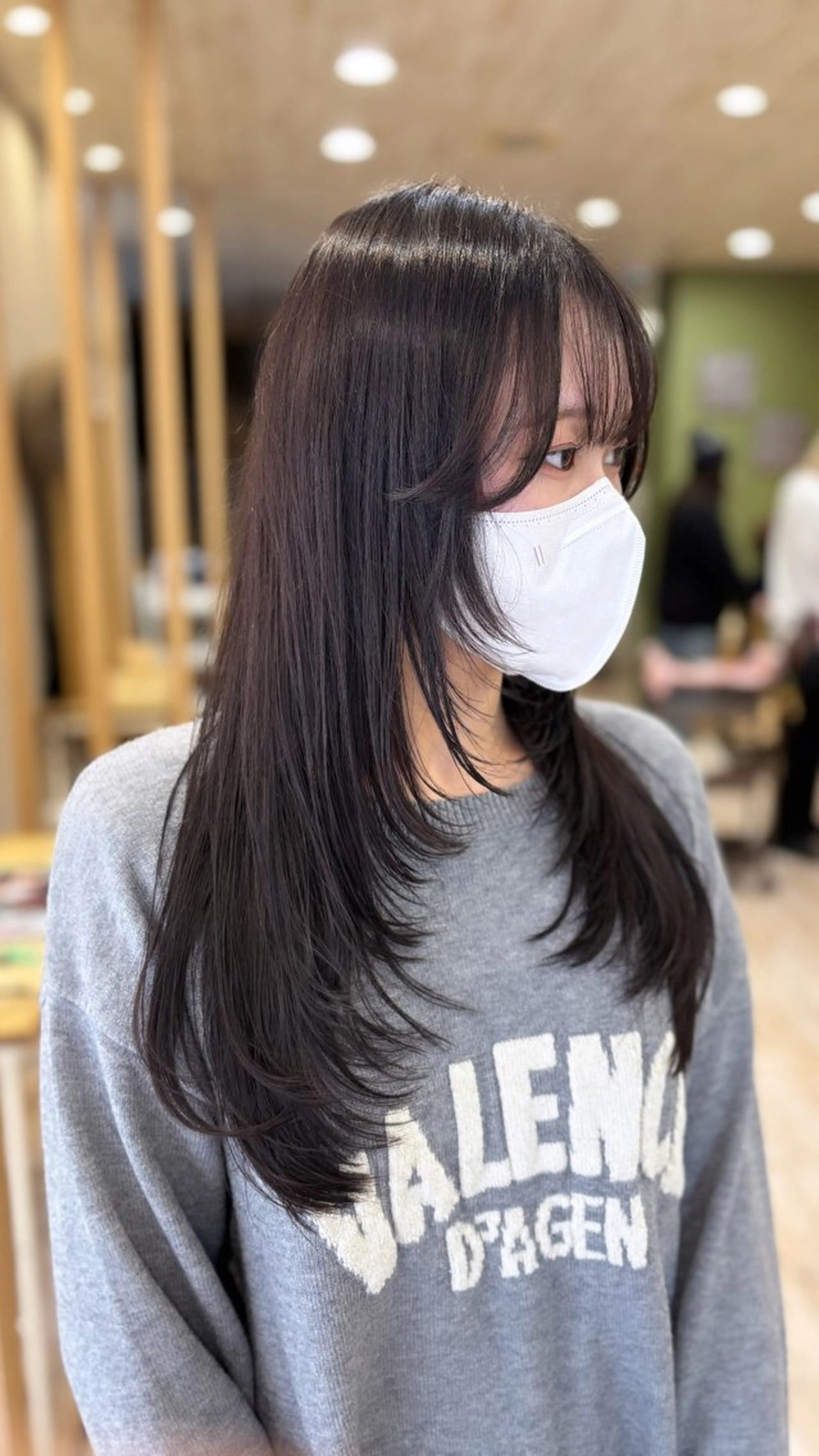 ロング レイヤーカット そうや🐺ブリーチ/ デザインカラーのヘアスタイル