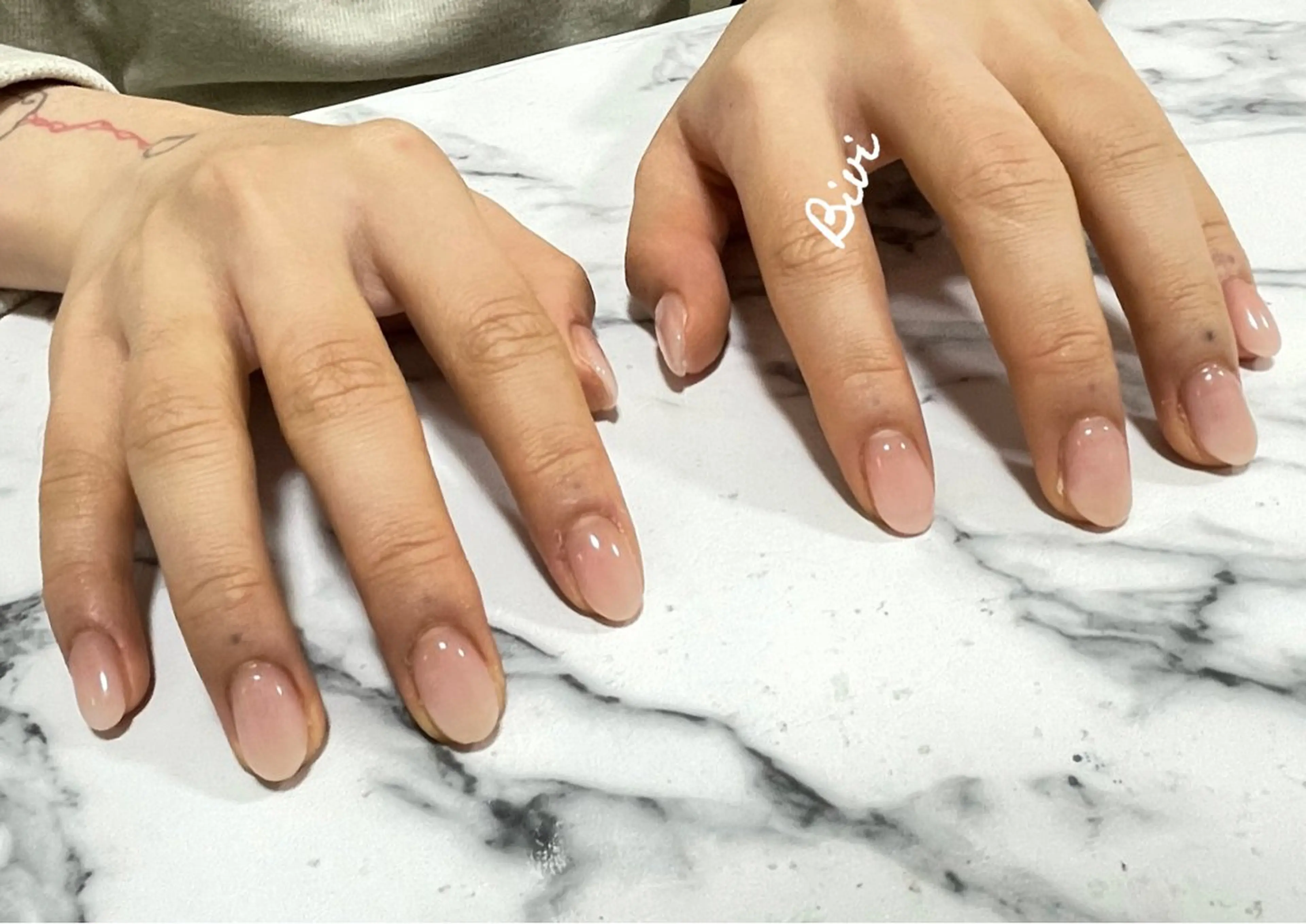 ネイル アートネイル フラッシュネイル ラメ(グリッター) シルバー スクエアネイル ハンドネイル ハンドケア ♡Bivi♡自爪に 優しいネイルサロンのネイルデザイン