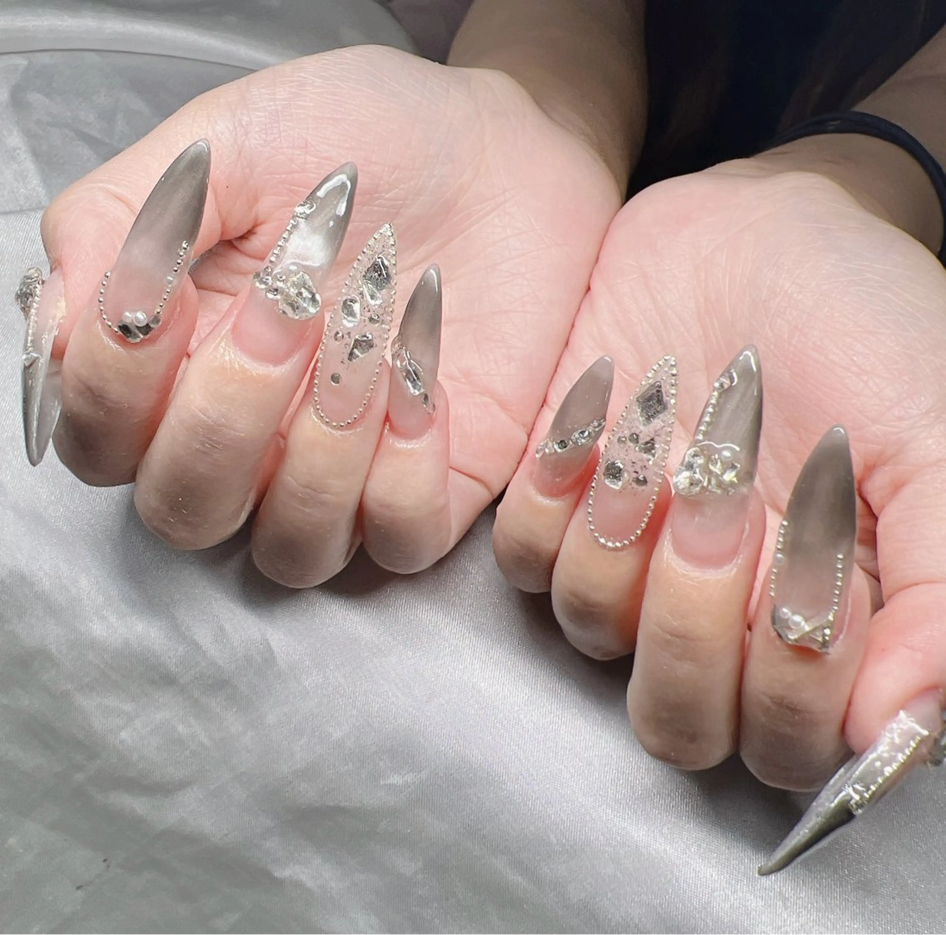 ネイル 長さ出し グラデーション 卒業式 キラキラネイル マグネットネイル ハンドネイル Lee Nailsのネイルデザイン