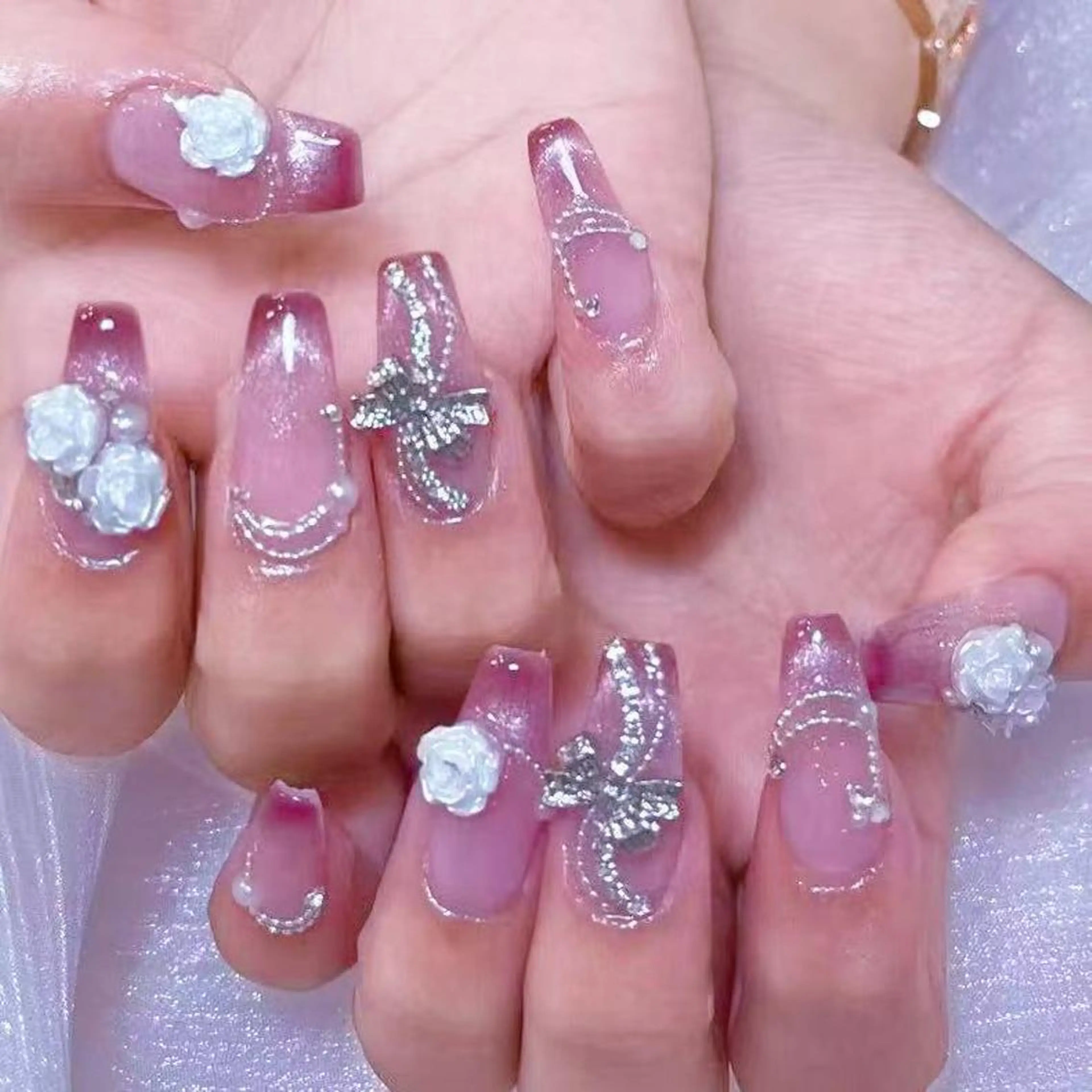 ネイル アートネイル オーロラネイル ガーリー キラキラネイル 韓国ネイル ハンドネイル DIAMOND 💅のネイルデザイン