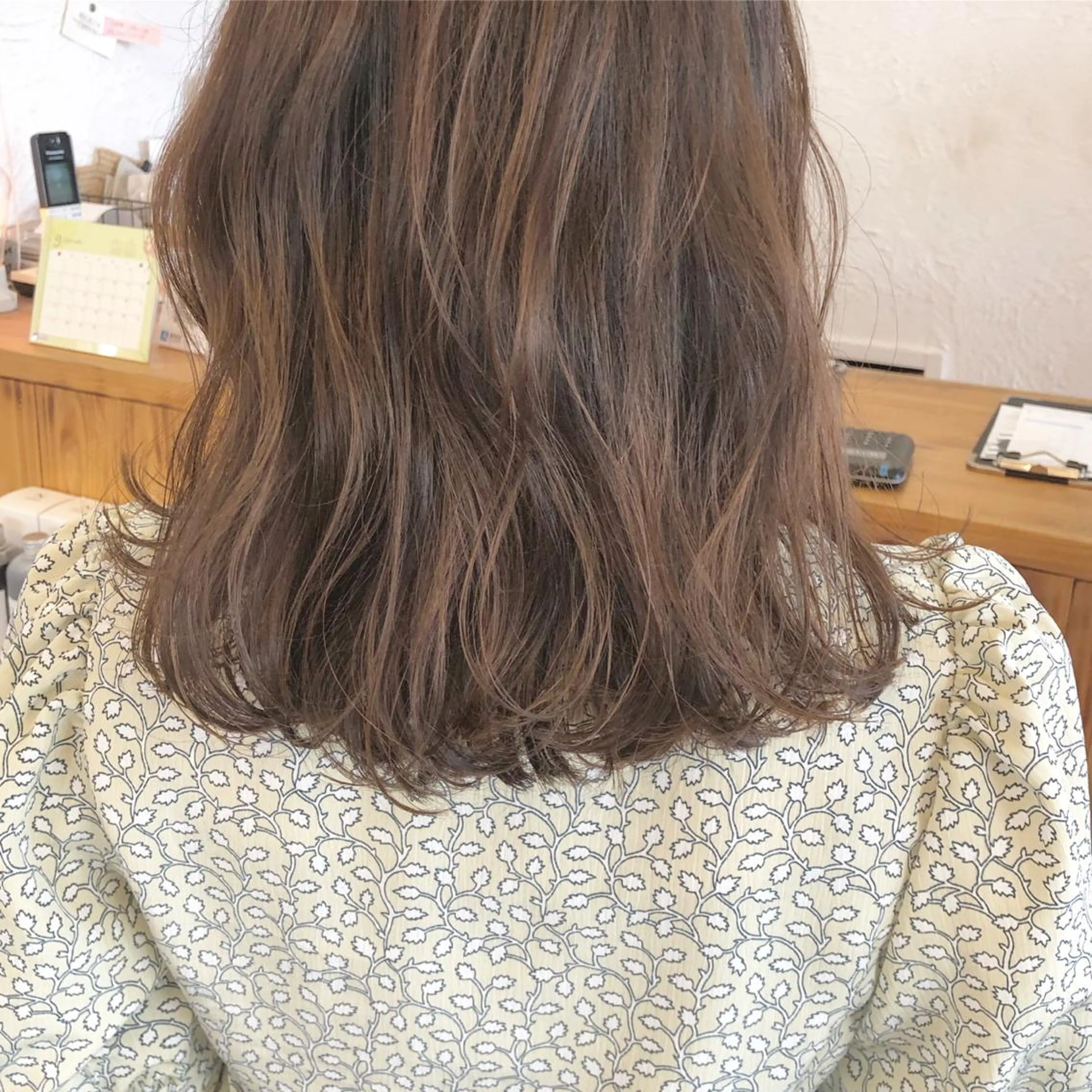 セミロング カラー ベージュカラー ブリーチ ブリーチなしカラー ヘアカラー トリートメント 江原 彩華のヘアスタイル