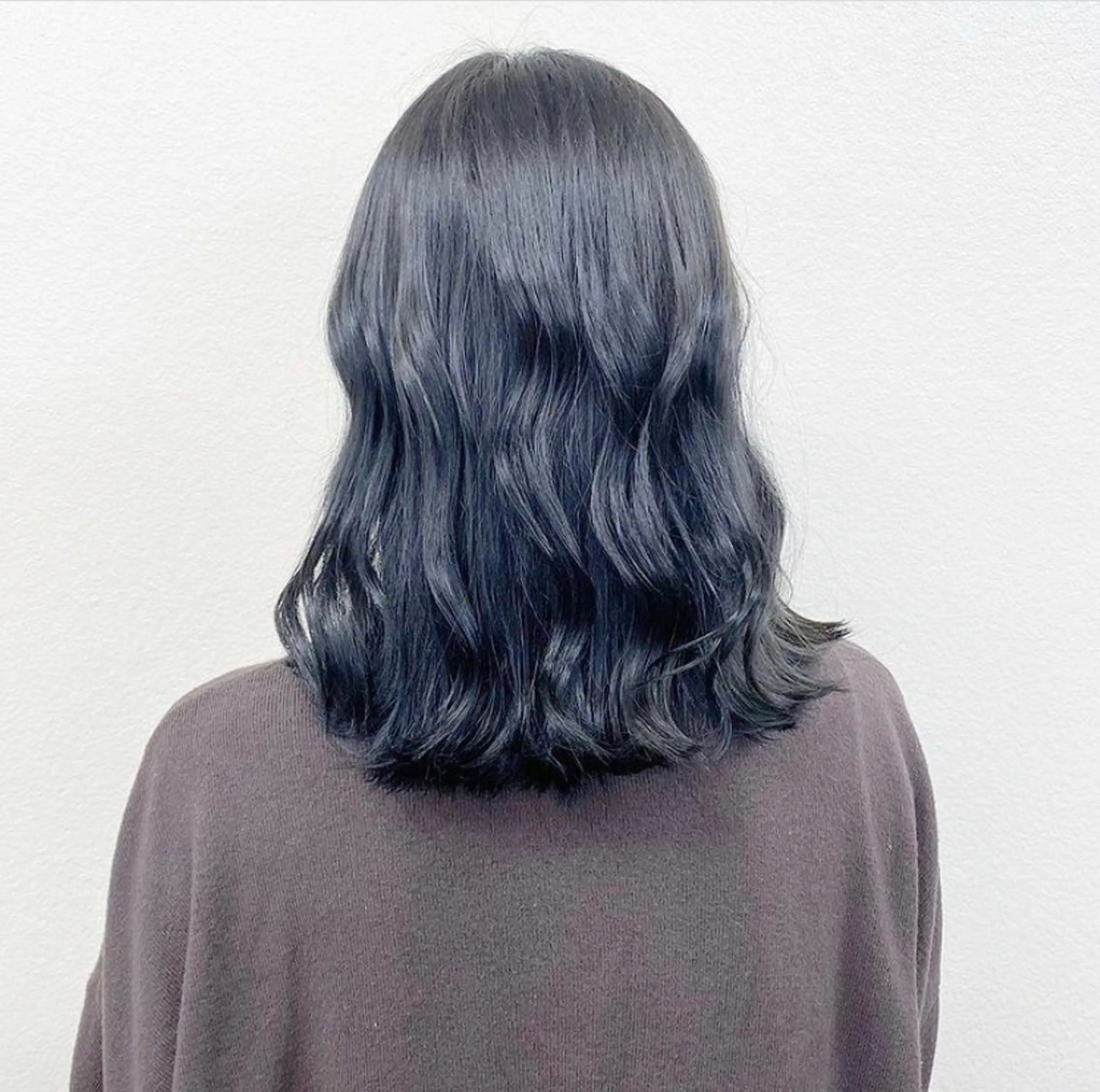 セミロング カラー ブルーカラー ネイビーカラー くすみミルクティー／ ブラウン🪡TOWAのヘアスタイル