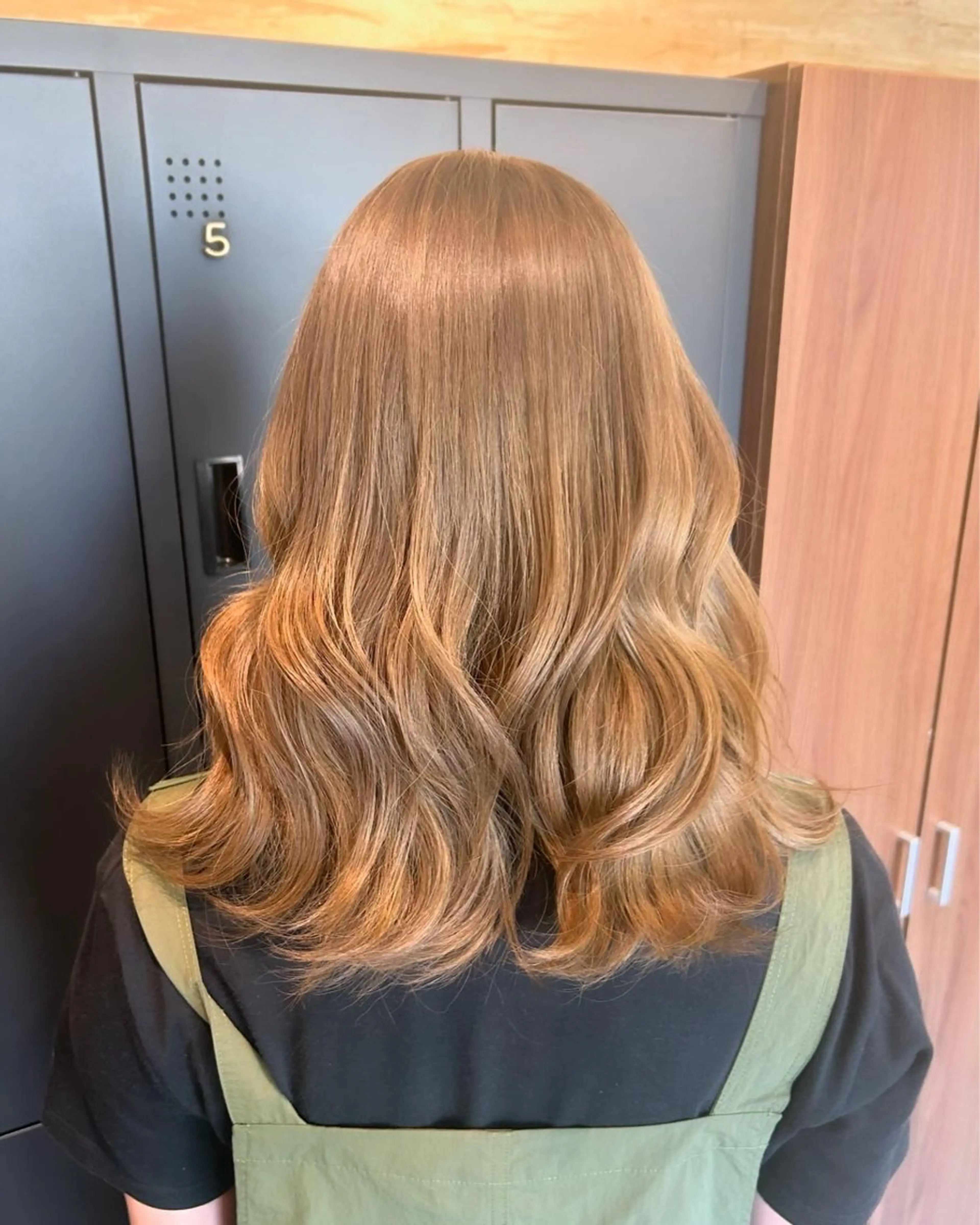 セミロング カラー suri-ru hair【スリールヘアー】所属・FURUSAWA AOIのヘアスタイル