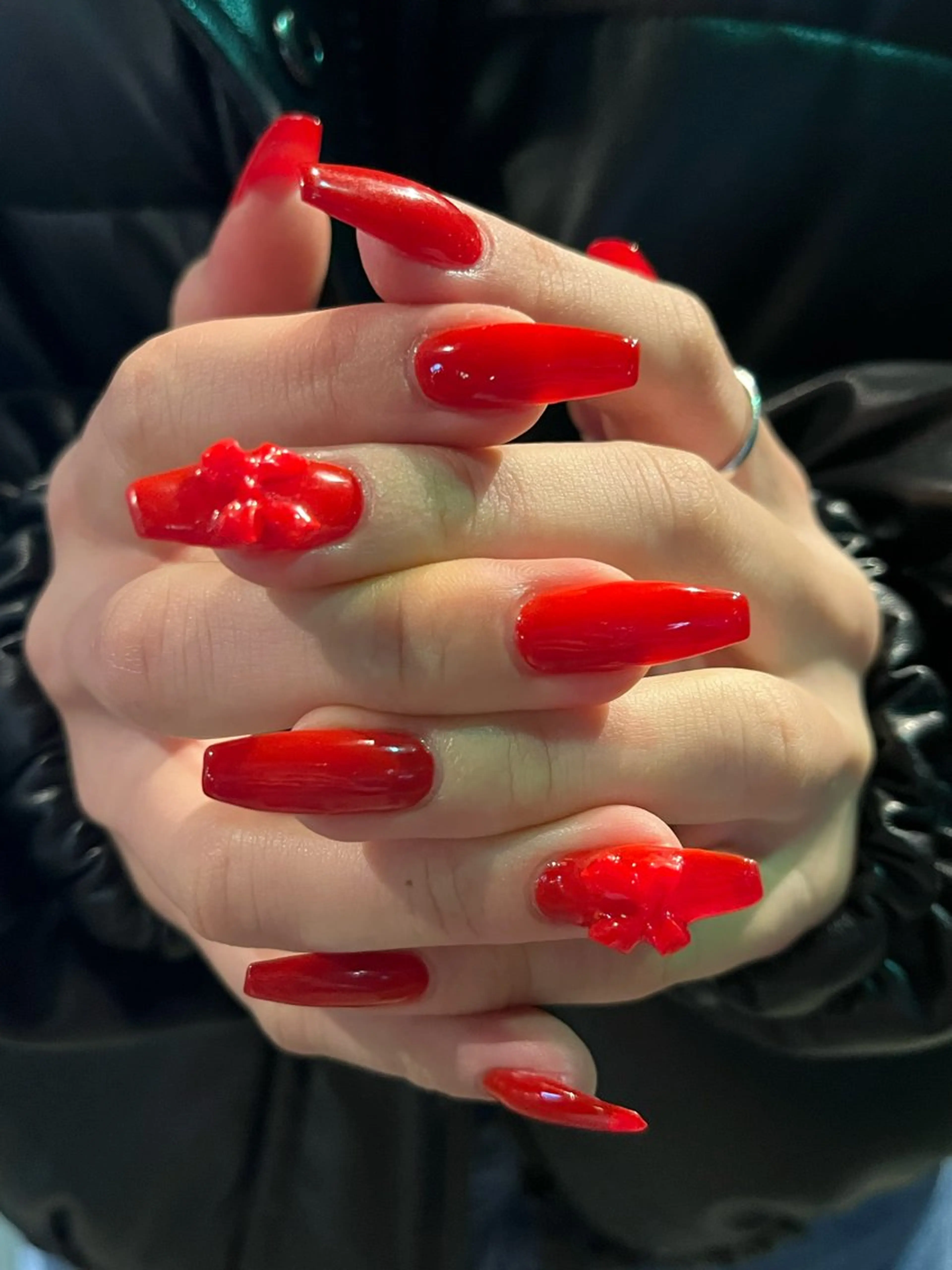 ネイル 赤色 ハンドネイル hiyori🫧 mieuxのネイルデザイン