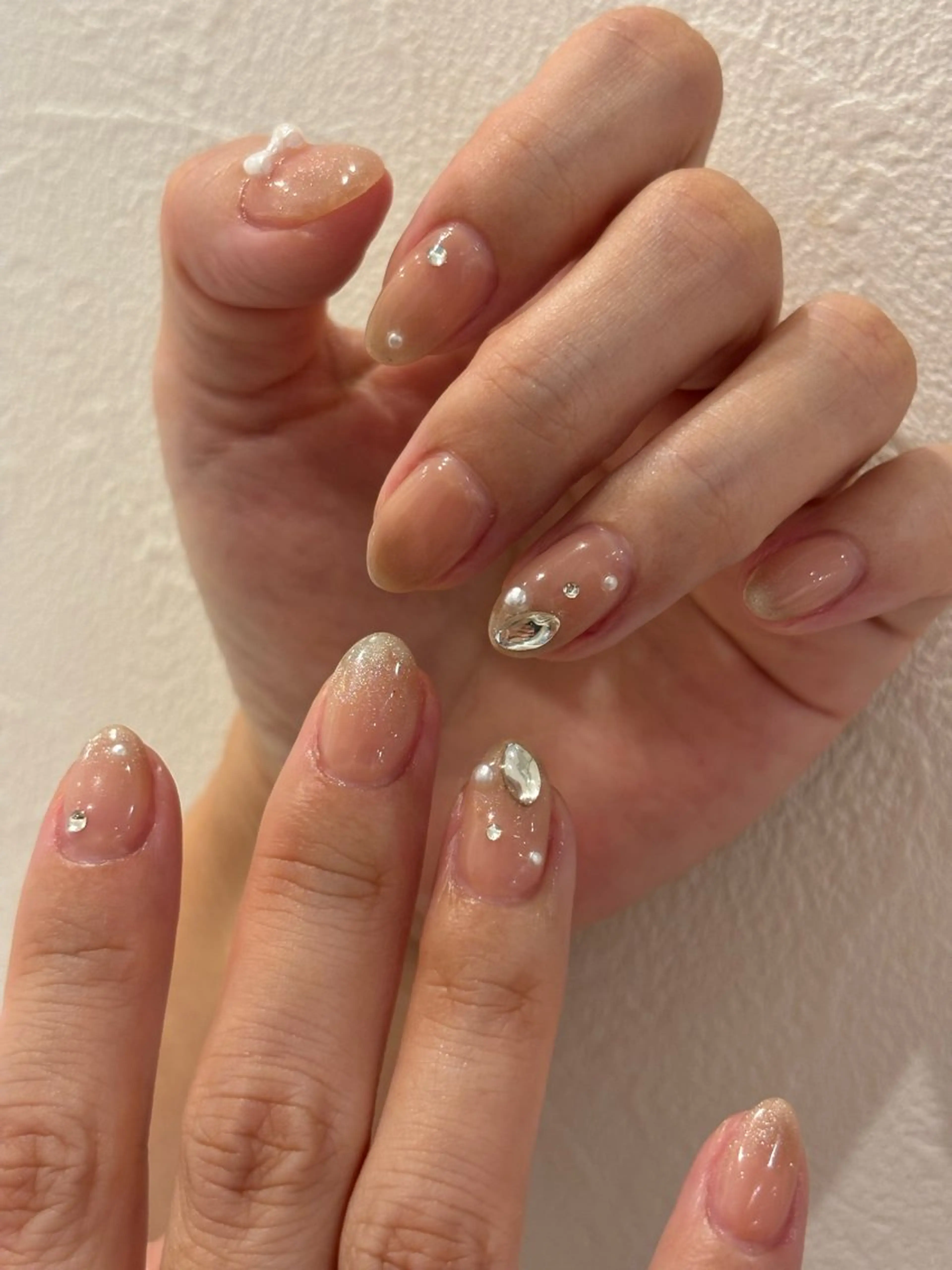ネイル キラキラネイル 冬ネイル クリスマス ハンドネイル Ann. nail.tokyo所属・Ann nailのネイルデザイン