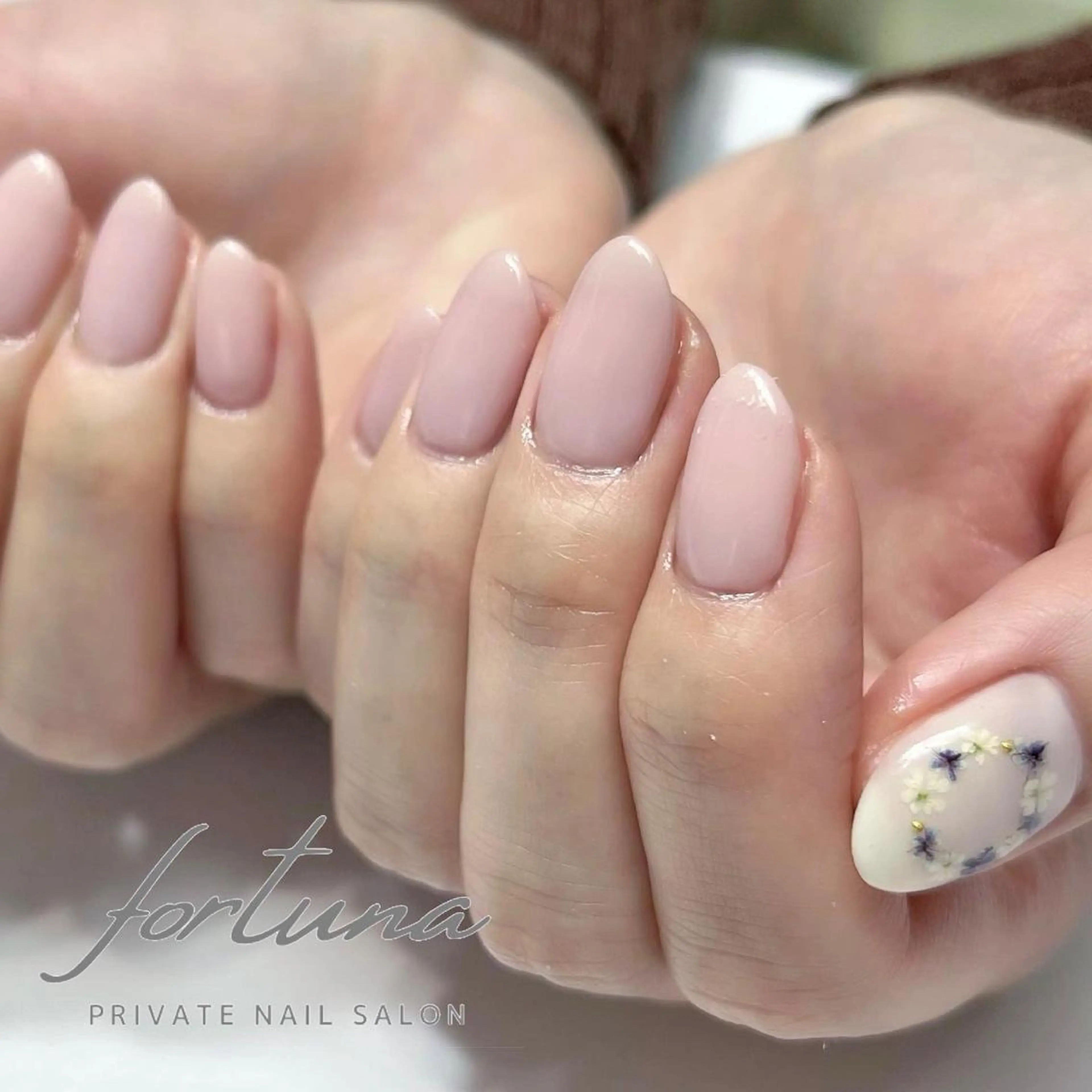 ネイル フラワーネイル オフィスネイル ピンク シンプルネイル 春ネイル ハンドネイル fortuna 武藤裕美のネイルデザイン