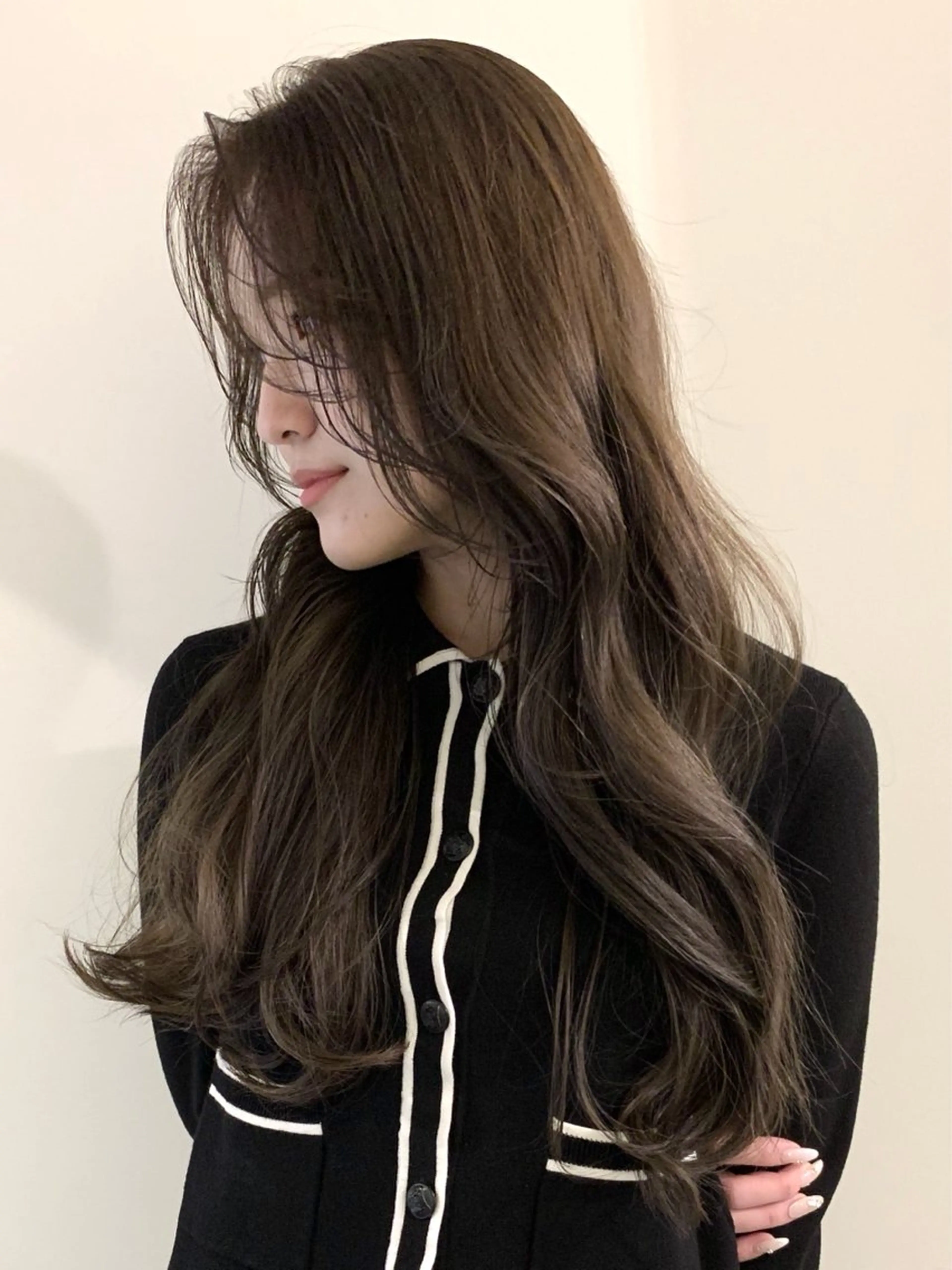 ロング カラー グレージュ 髪質改善 レイヤーカット カット ヘアカラー トリートメント 落合希 Olivebeigeのヘアスタイル