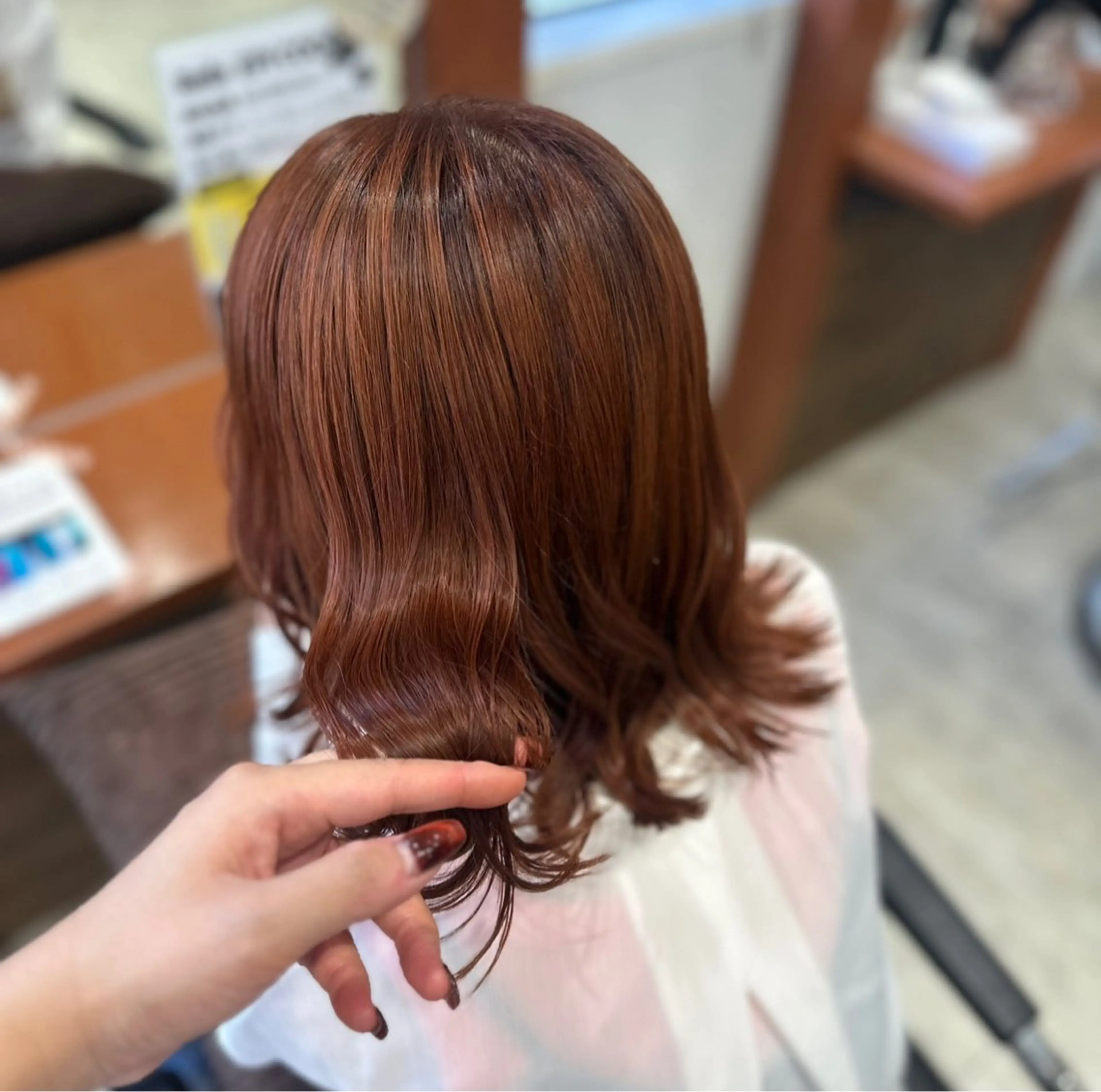 ミディアム カラー オレンジ MOURI CHISATOのヘアスタイル