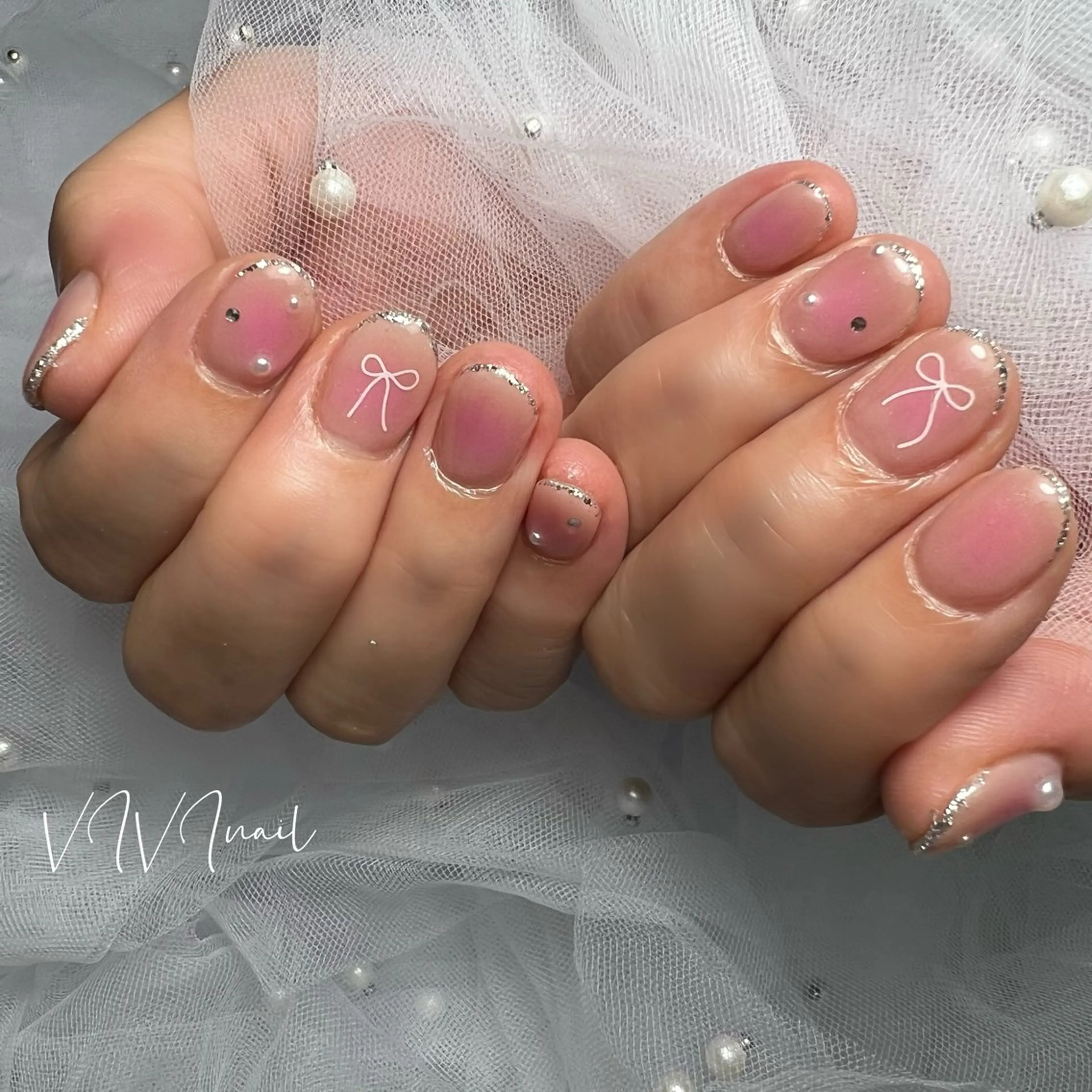 ネイル チークネイル ショートネイル ストーンネイル ハンドネイル vivi nailのネイルデザイン