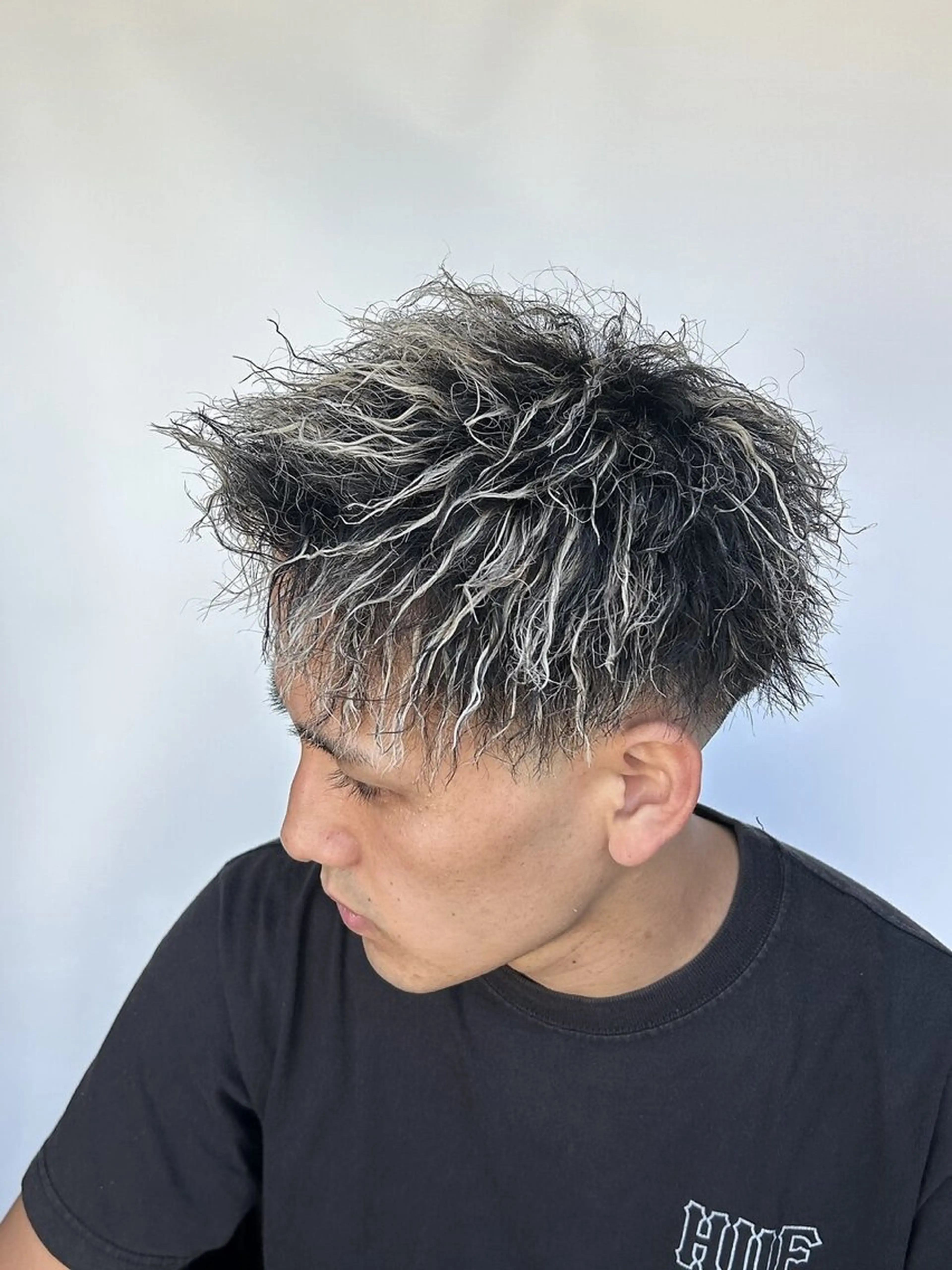 ショート パーマ メンズ 三谷 仁のヘアスタイル