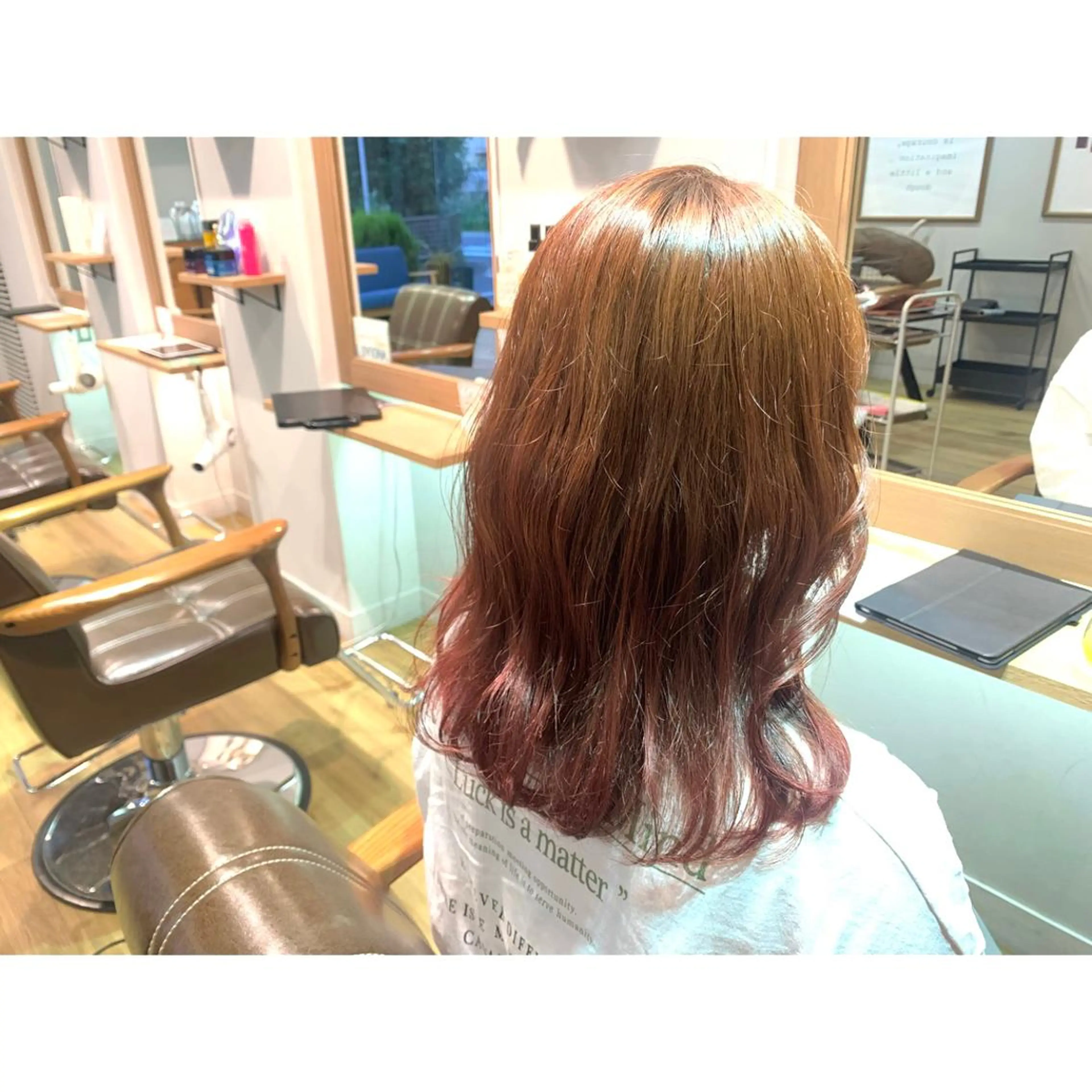 セミロング カラー グラデーションカラー ピンクカラー ヘアカラー トリートメント ツキダテ ユイのヘアスタイル