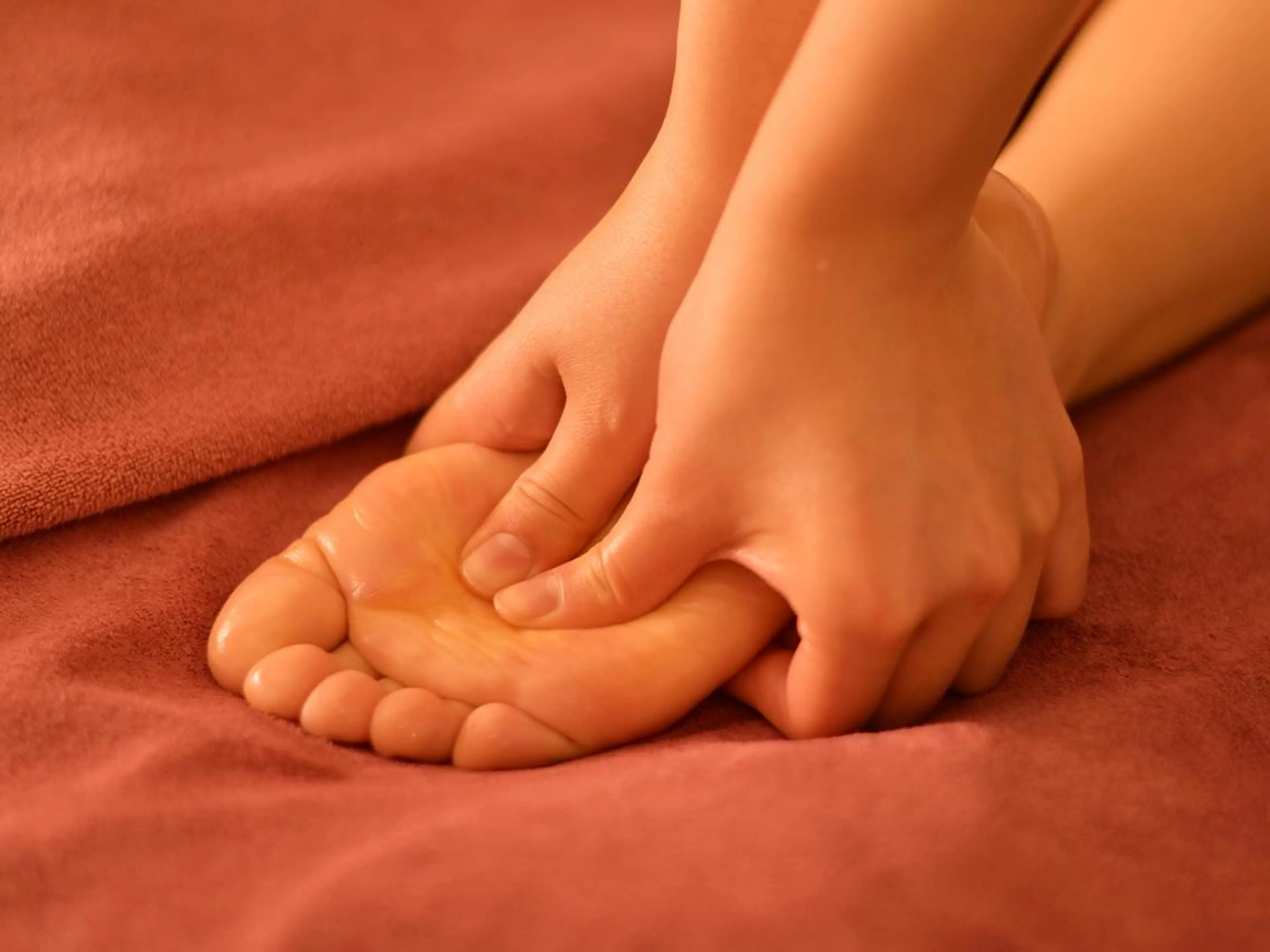 【お尻ほぐしで腰痛・むくみ解消】全身リンパドレナージュ+腸セラピー+お尻ほぐし+ヘッドスパ 120分の写真