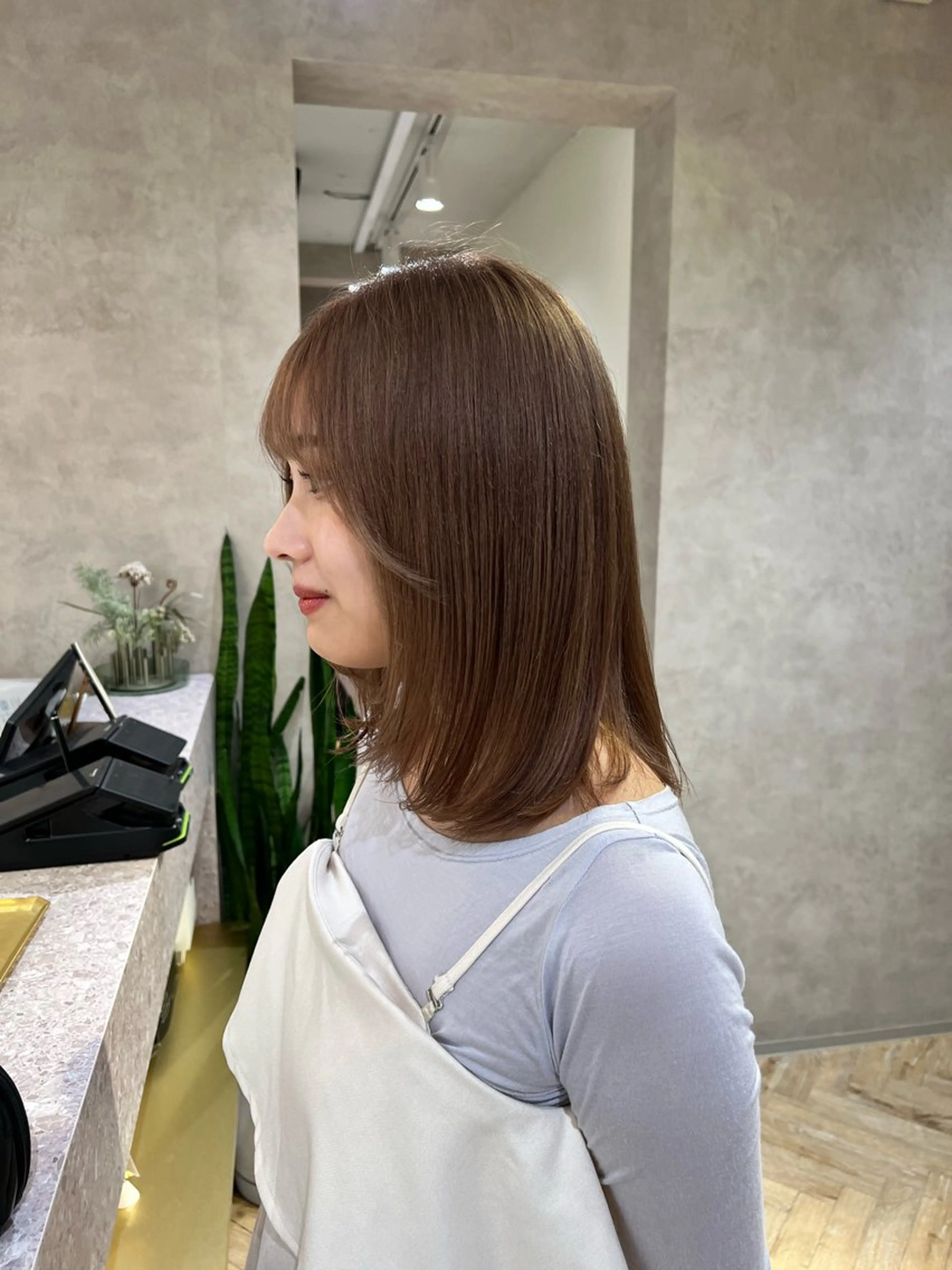 ミディアム カラー ベージュカラー 茂木 未海のヘアスタイル