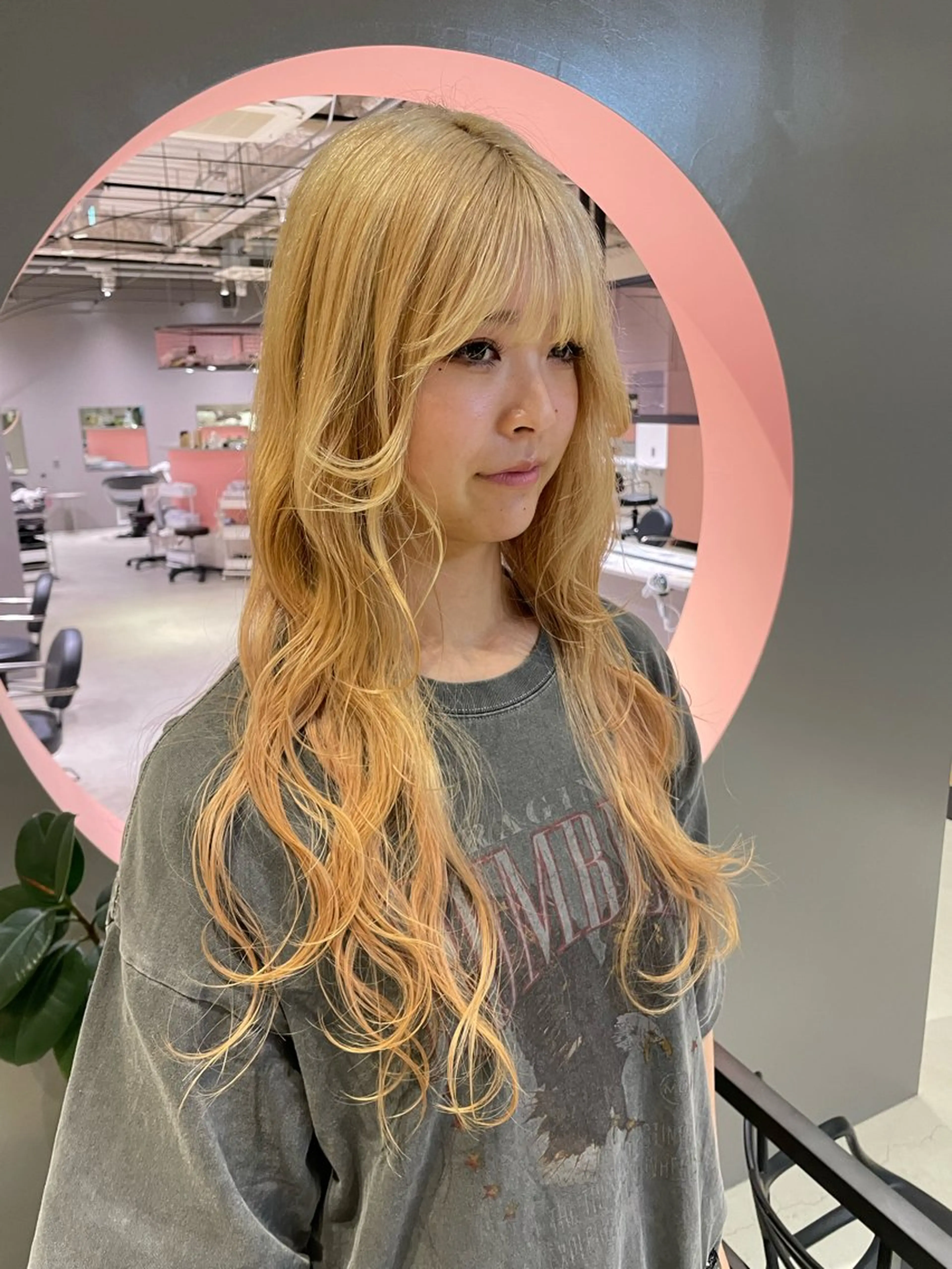 ロング カラー ブリーチ グラデーションカラー il buddyhair所属・ないとう ゆうかのヘアスタイル