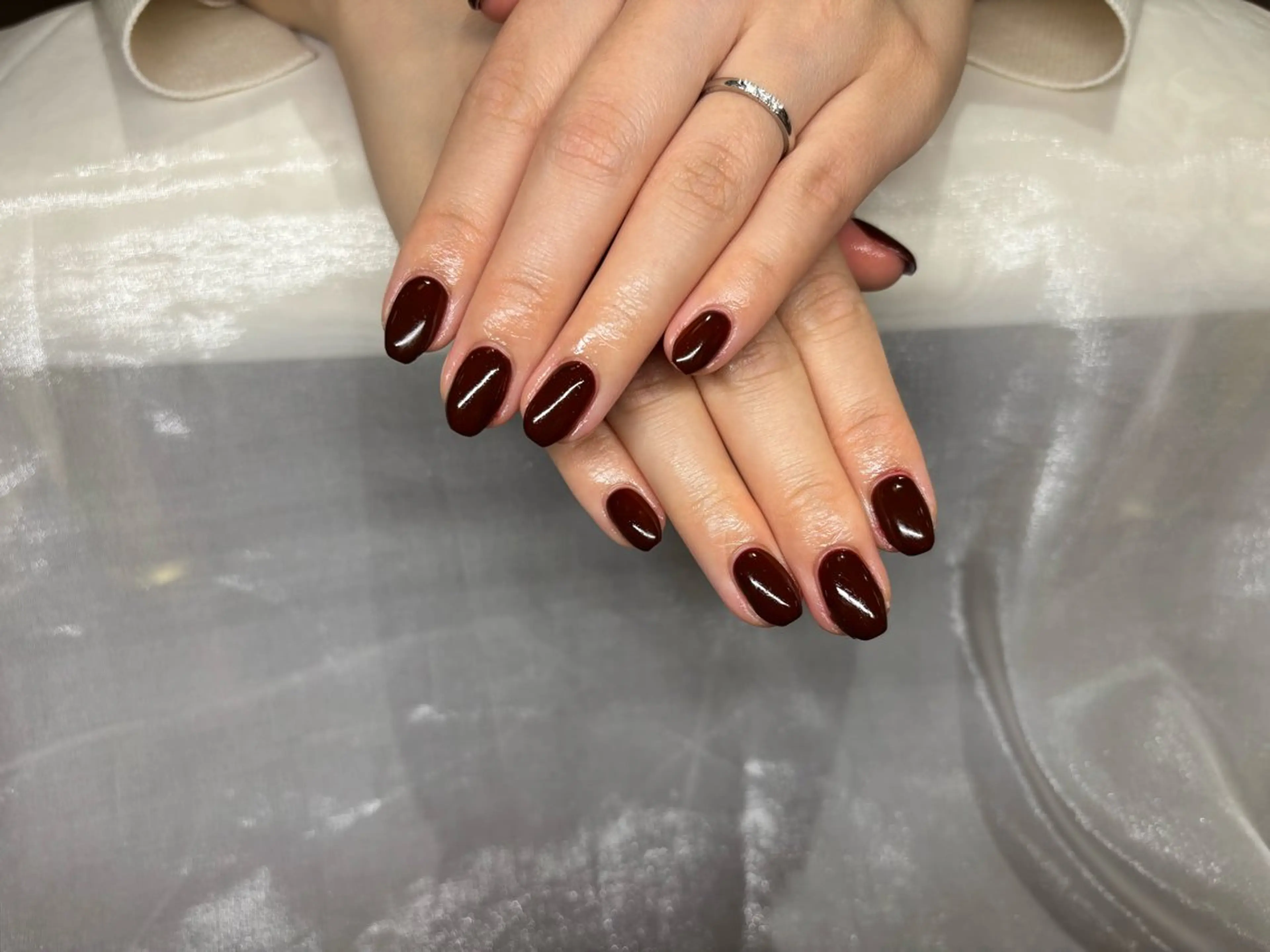 ネイル ボルドー ワンカラーネイル 赤色 冬ネイル ハンドネイル kokomi 🧸のネイルデザイン