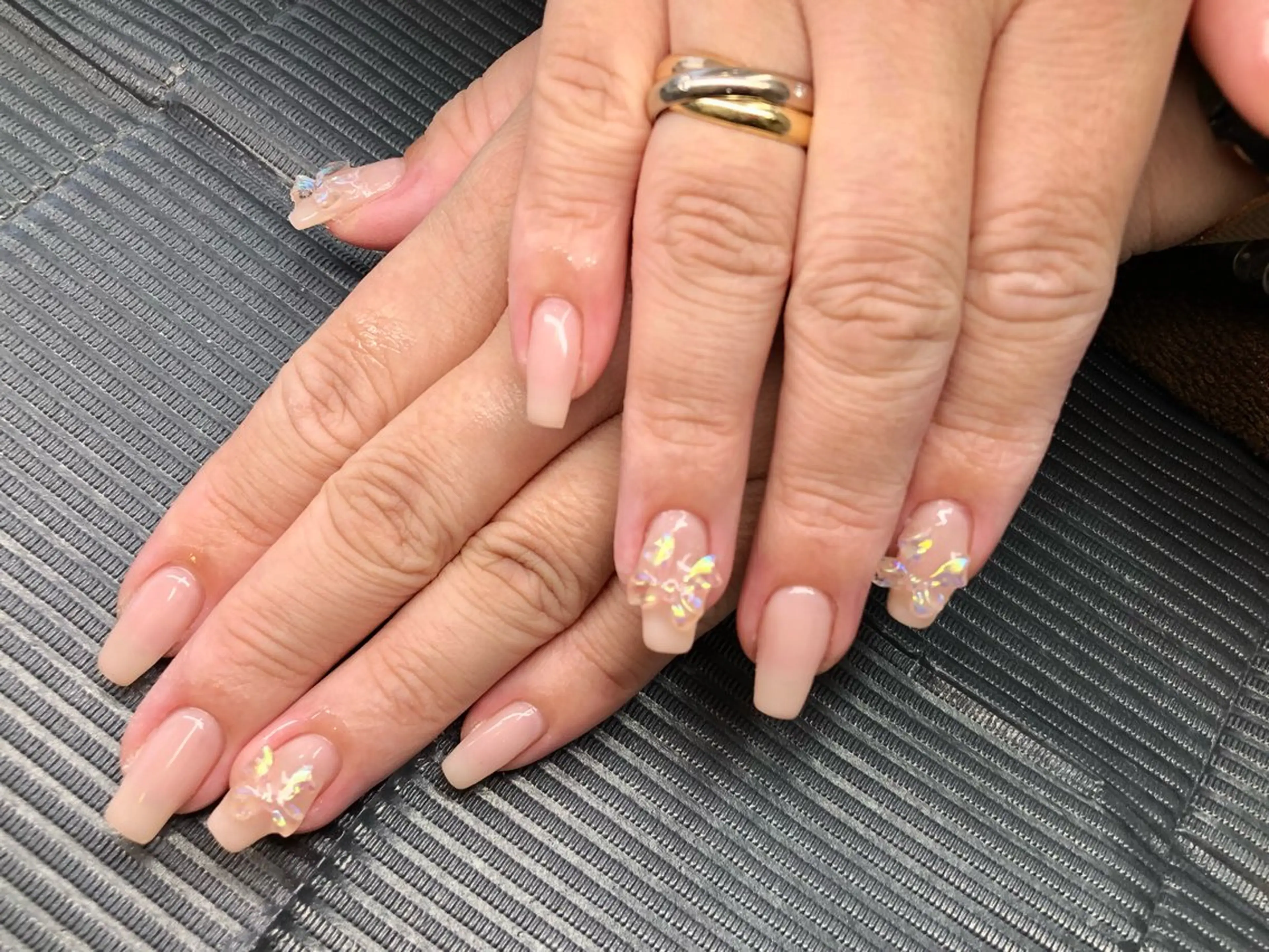 ネイル ワンカラーネイル リボン ハンドネイル ハンドケア Epokku ネイルサロンのネイルデザイン