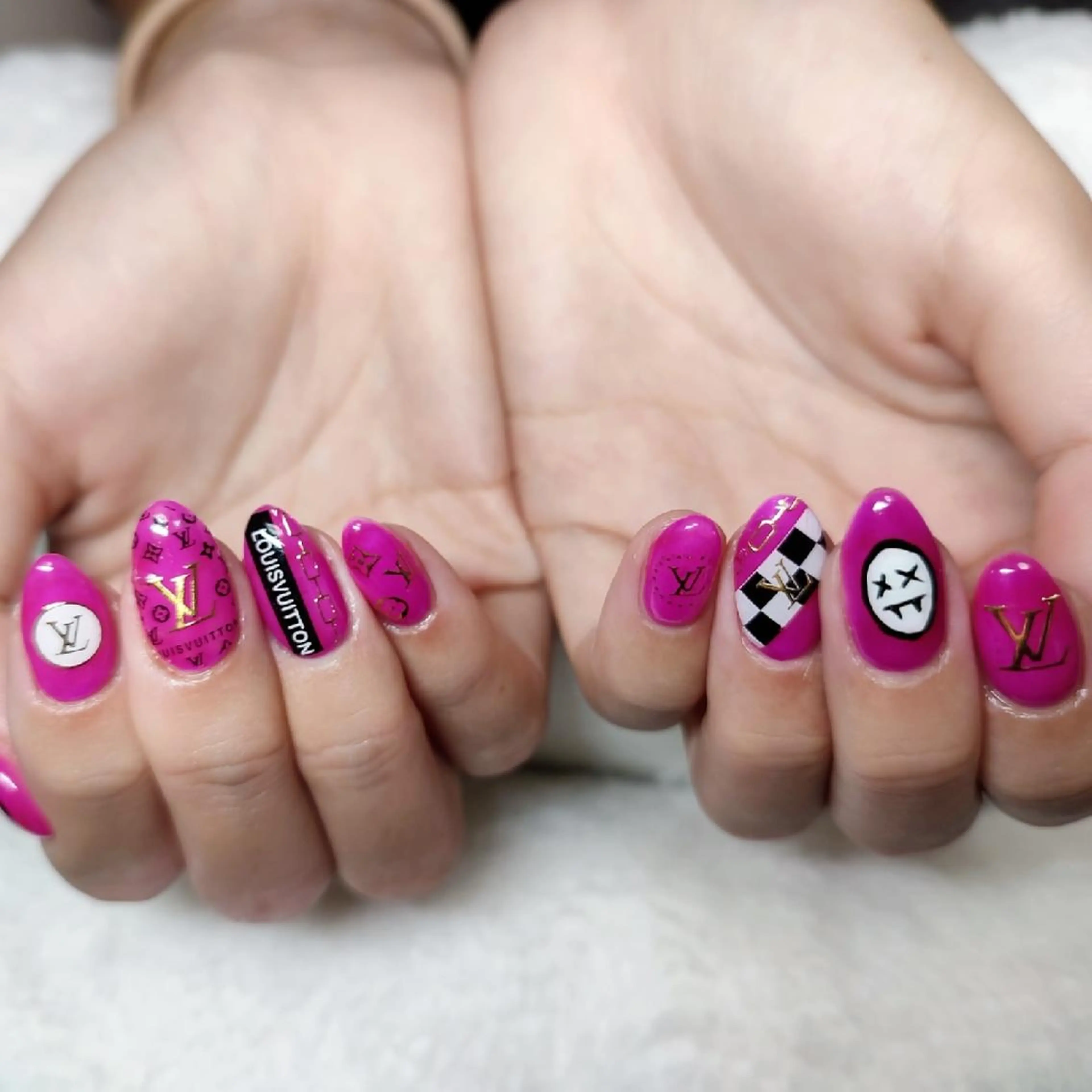 ネイル ハンドネイル RUNWAY 　　の眉毛・アイブロウイメージ