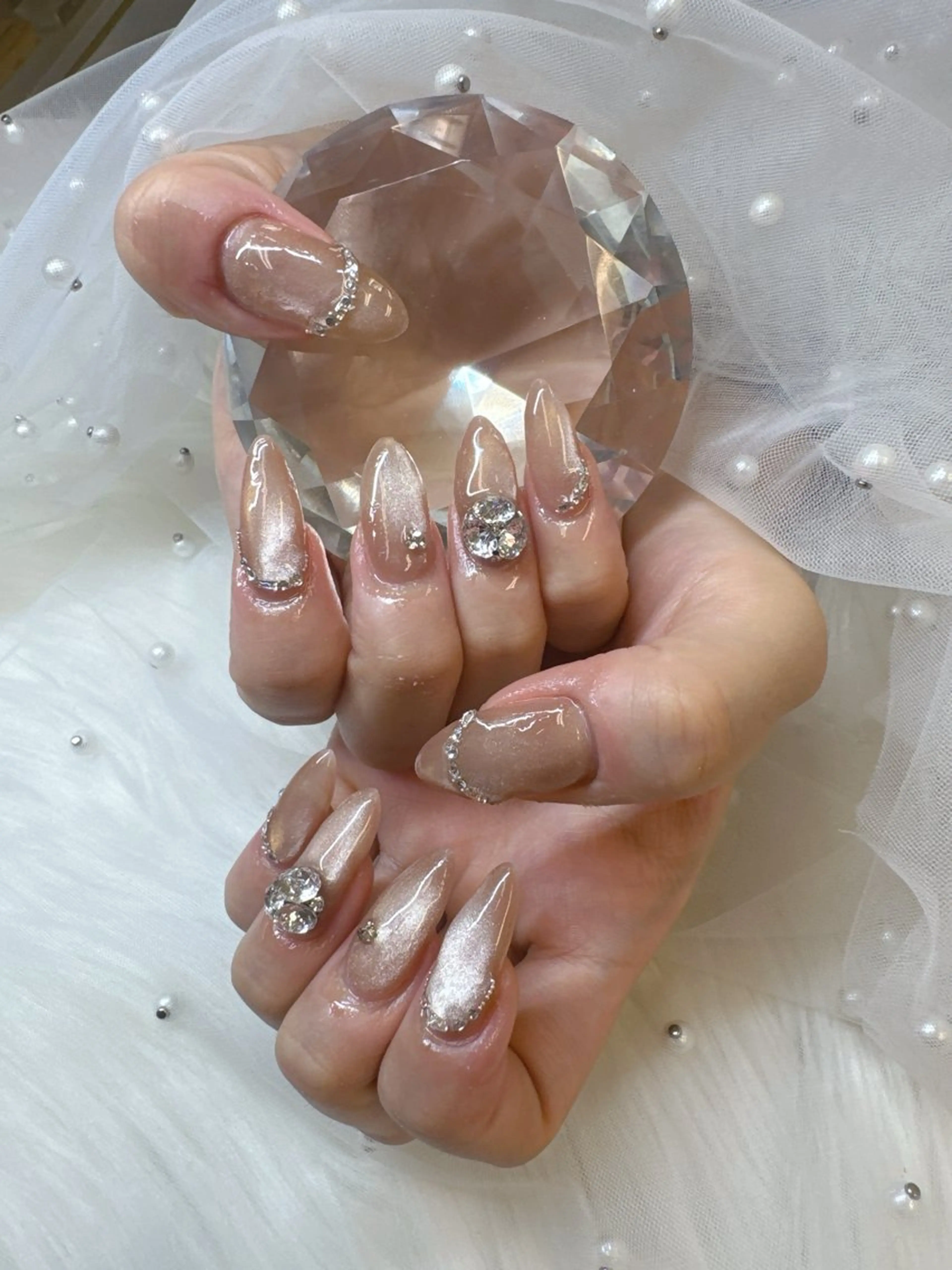 ネイル 成人式 フレンチネイル ジェルネイル ガラスフレンチ キラキラネイル ハンドネイル クイーンズネイル銀座所属・Queeens nailのネイルデザイン