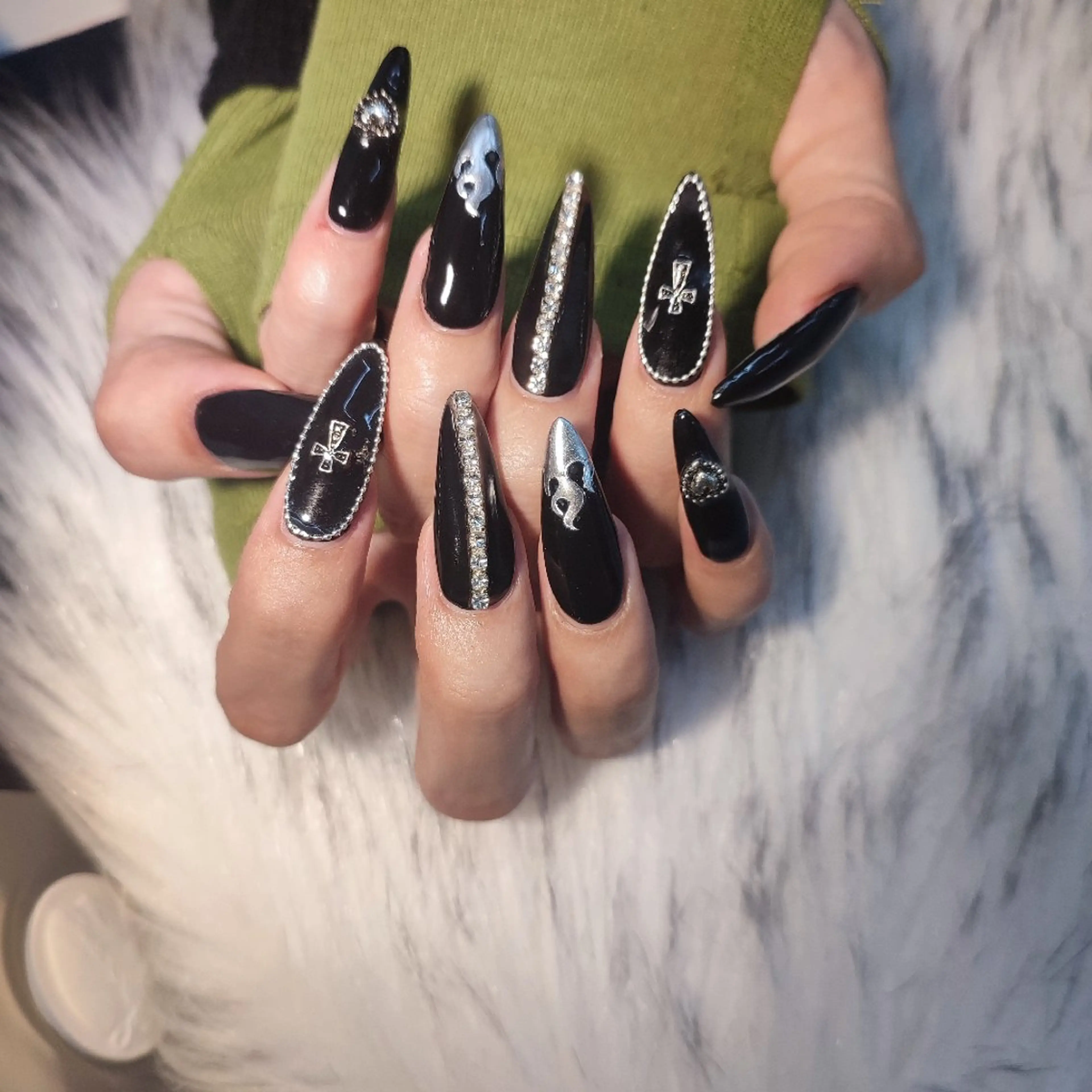 ネイル ハンドネイル RUNWAY 　　の眉毛・アイブロウイメージ