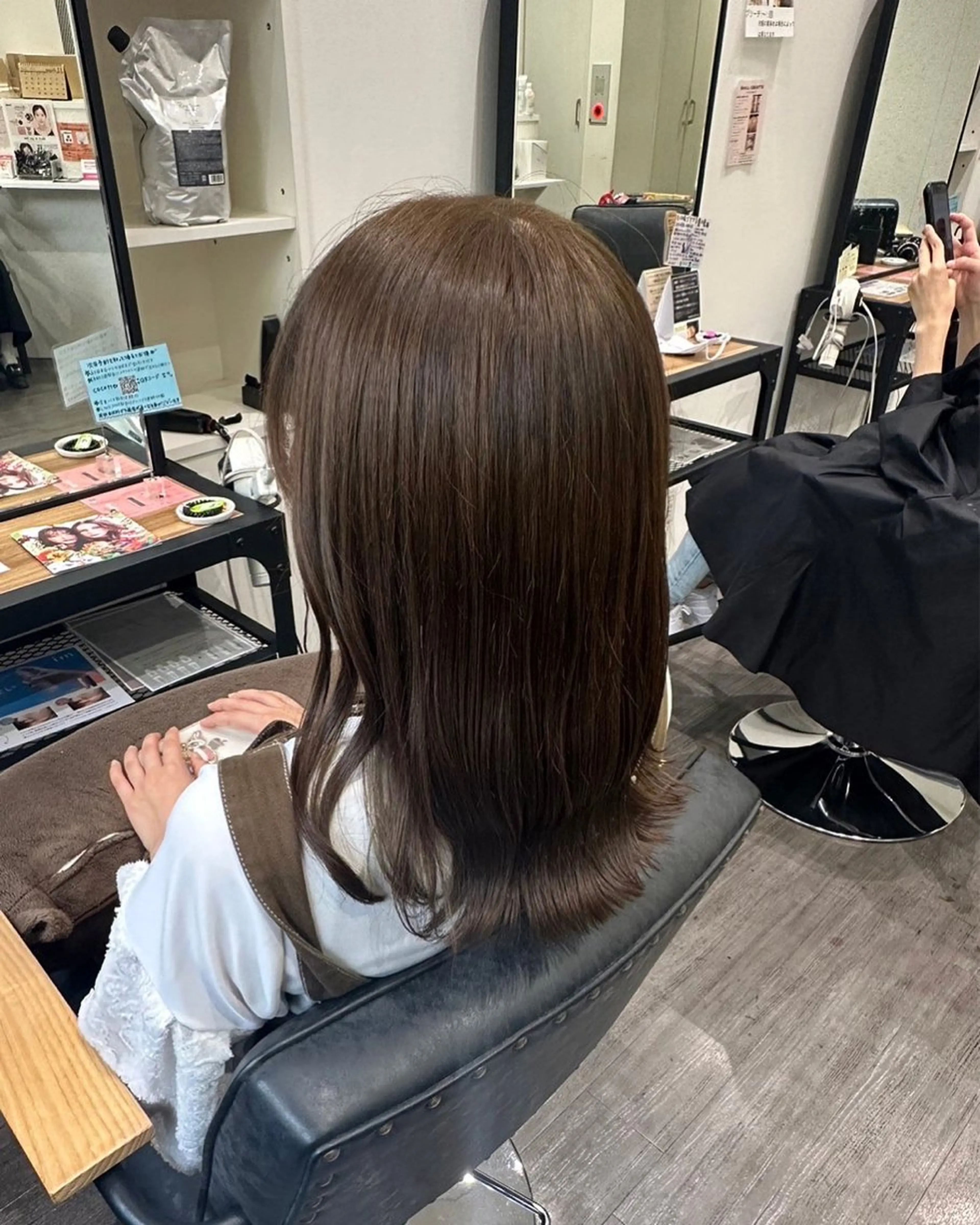 カラー KOKORO 中村 朱里のヘアスタイル