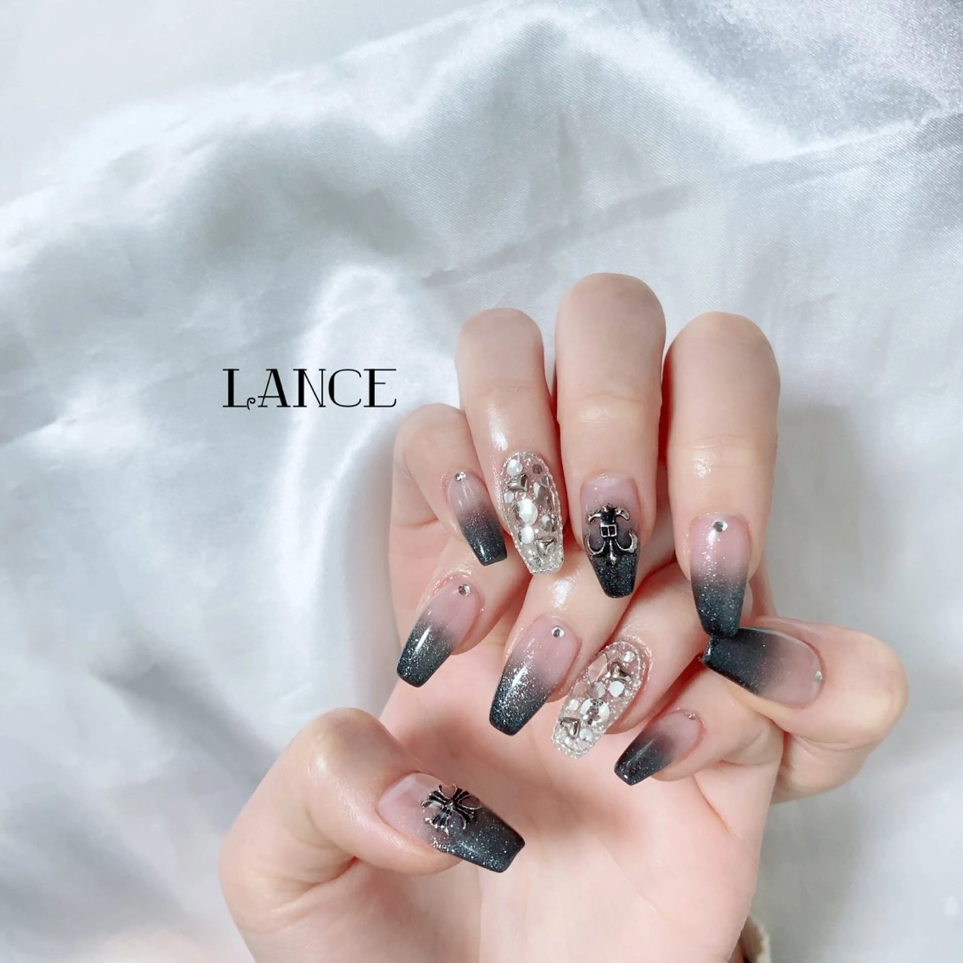 ネイル オーロラネイル フレンチネイル キラキラネイル ニュアンスネイル ピンク ハンドネイル Lance nailのネイルデザイン