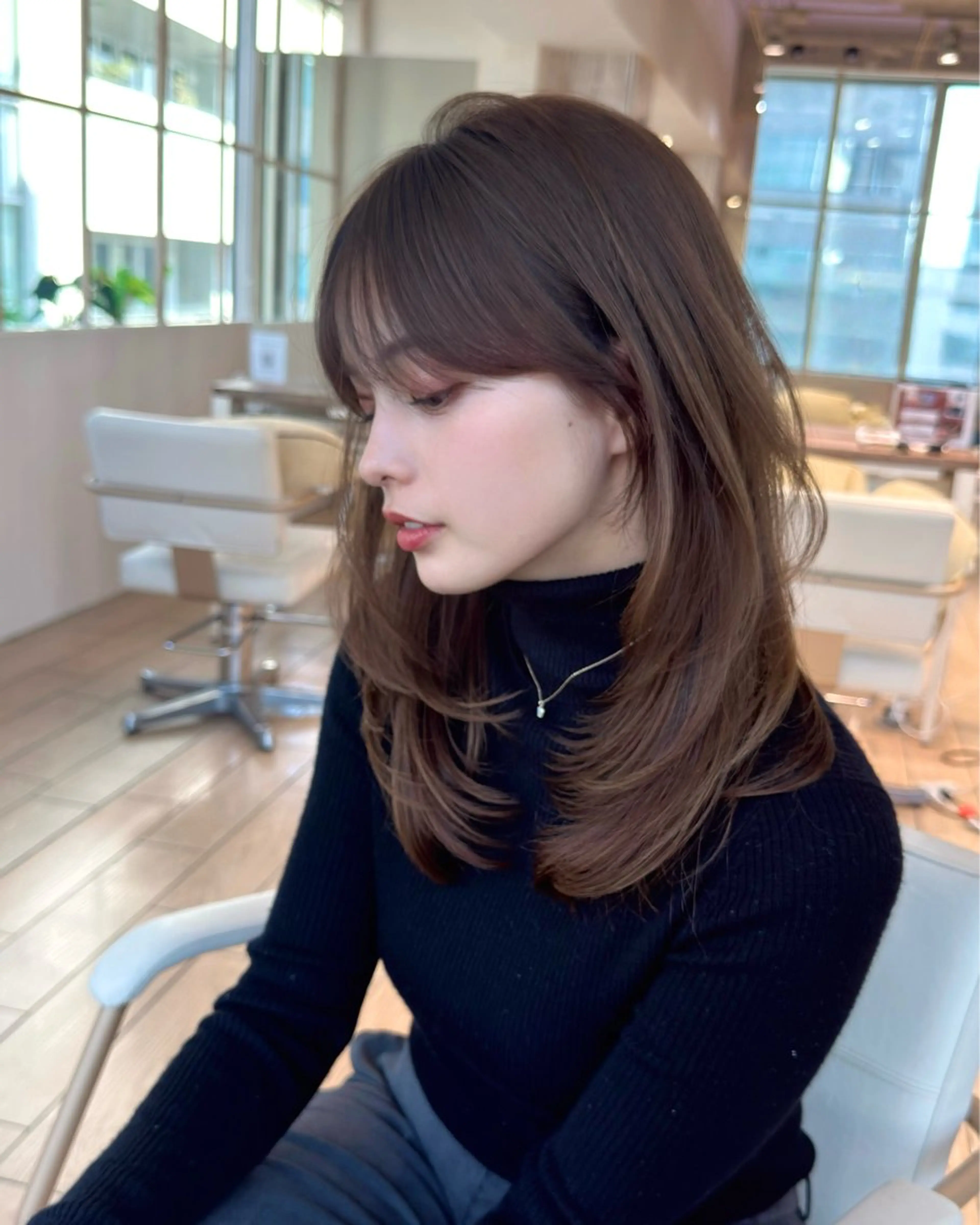 ミディアム カラー 透明感カラー 顔周りカット レイヤーカット 似合わせカット 小顔カット 顔周り/透明感カラー /似合わせ/難波雄雅のヘアスタイル