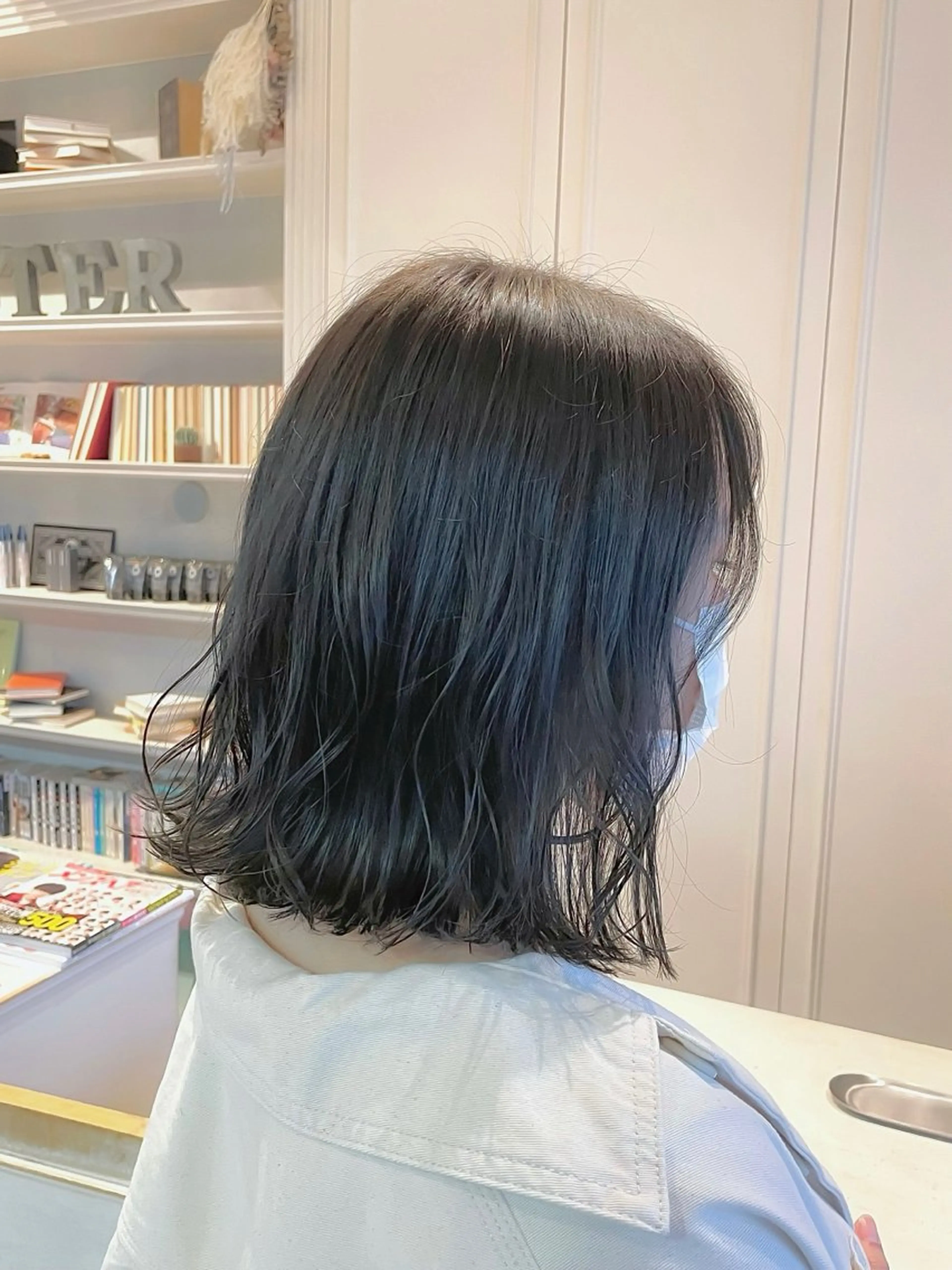 ミディアム カラー カット ヘアカラー トリートメント 西村 れいのヘアスタイル