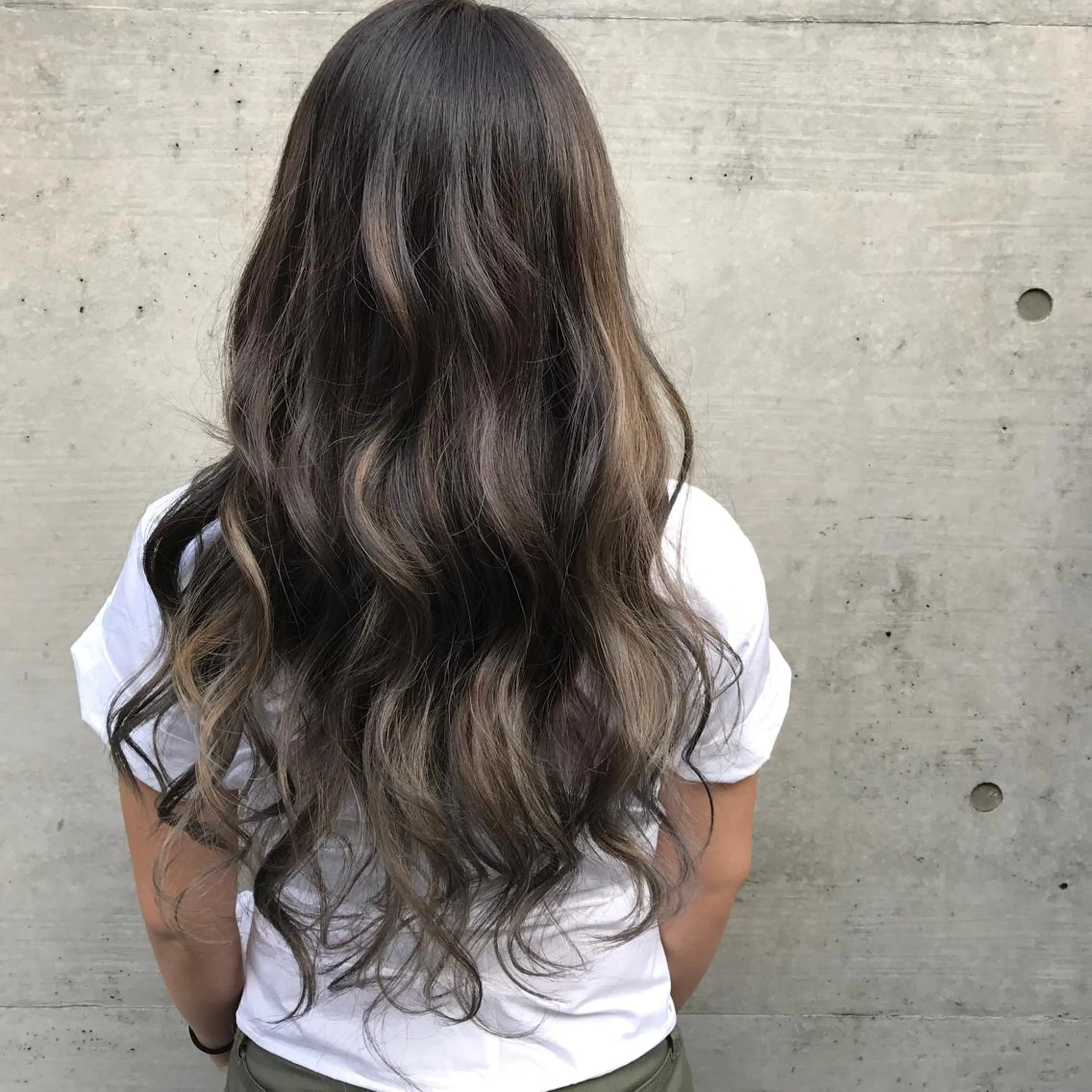 ロング カラー ブリーチ ハイライトカラー ハイライト cfr professional artist salon所属・佐野 智史のヘアスタイル