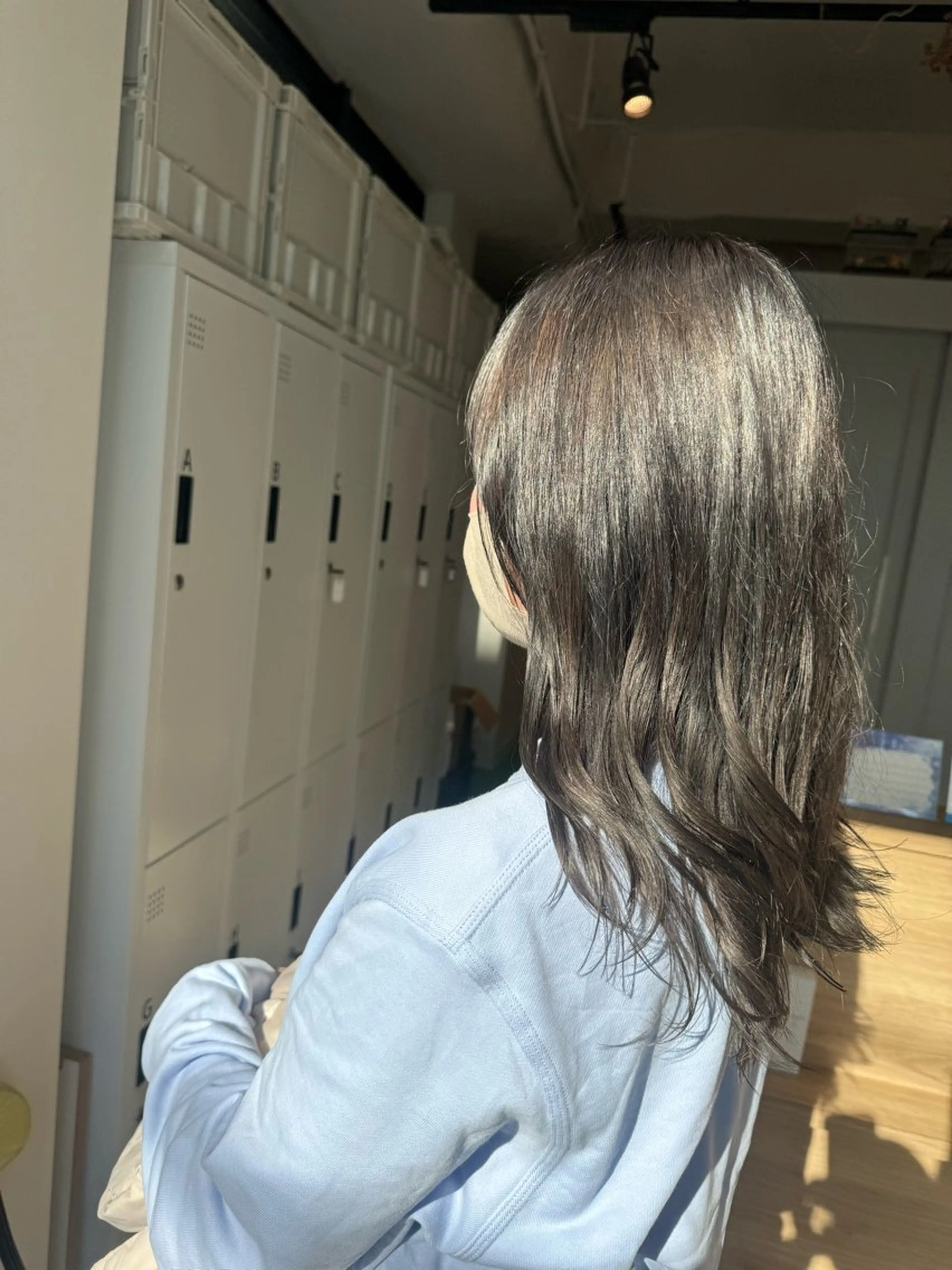 セミロング カラー ブリーチ グレージュ カット ヘアカラー オスズ 🎀´-のヘアスタイル