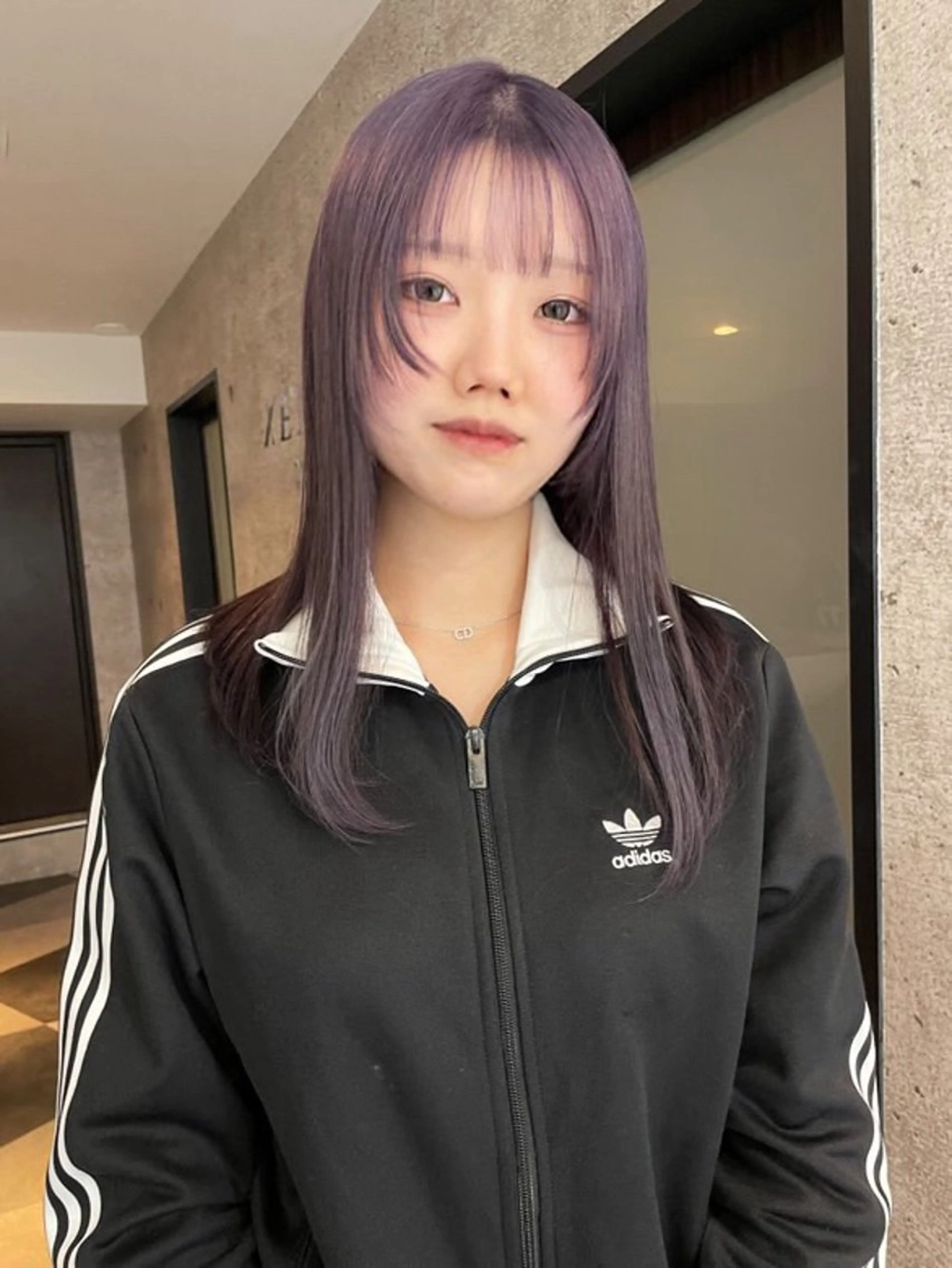 ミディアム GEM YURI ハイトーンカラーのヘアスタイル