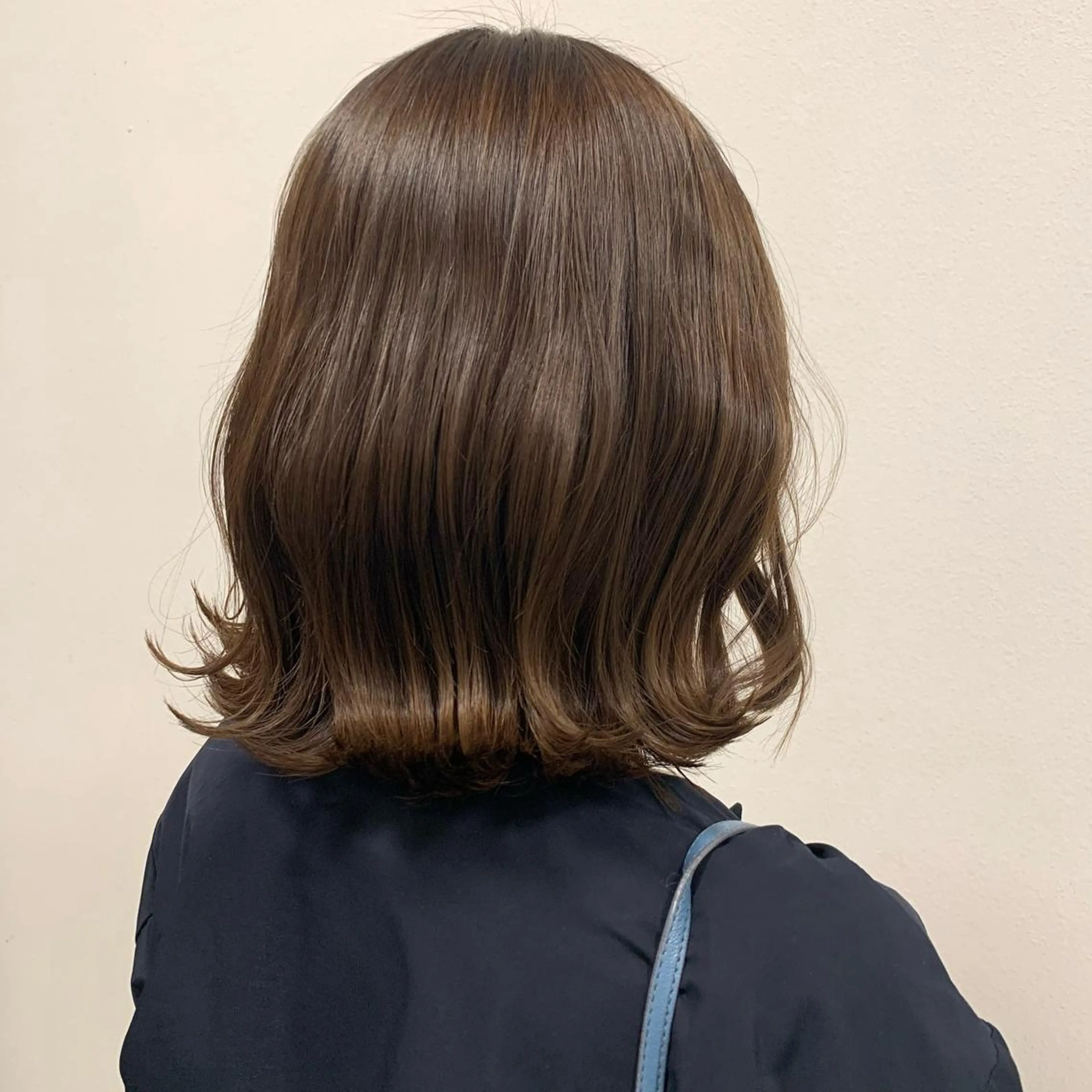 ミディアム カラー アッシュ ブリーチ ブラウンカラー ミルクティーブラウン ブリーチなしカラー 村田 来倖のヘアスタイル