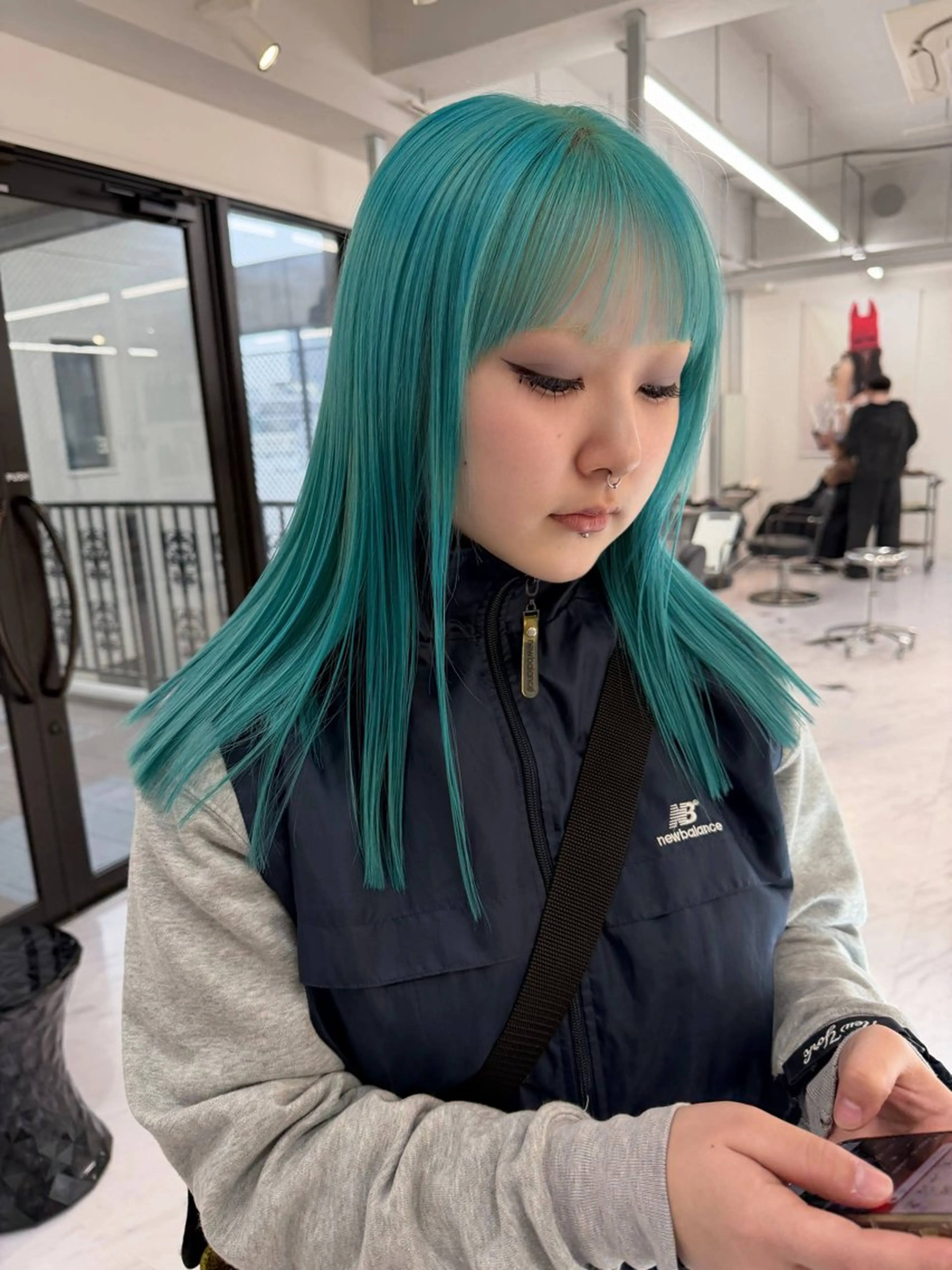 ミディアム カラー ミストバング ベージュカラー ブリーチ デザインカラー ダブルカラー ヘアカラー トリートメント TATSUブリーチ/ ミルクティーベージュのヘアスタイル